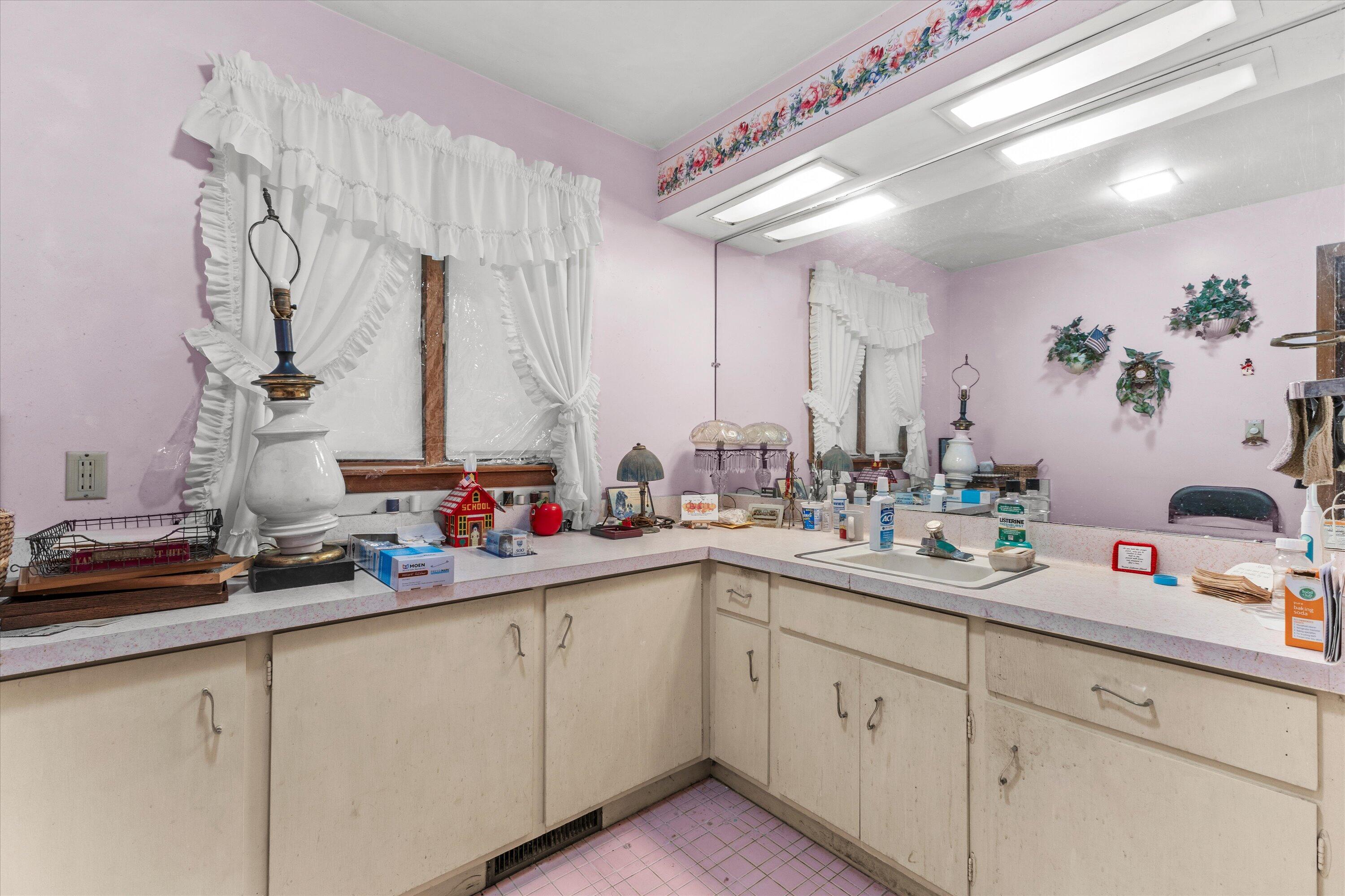 Racine, Wisconsin, 53402, United States, 3 Bedrooms Bedrooms, ,2 BathroomsBathrooms,Residential,Active,1985849