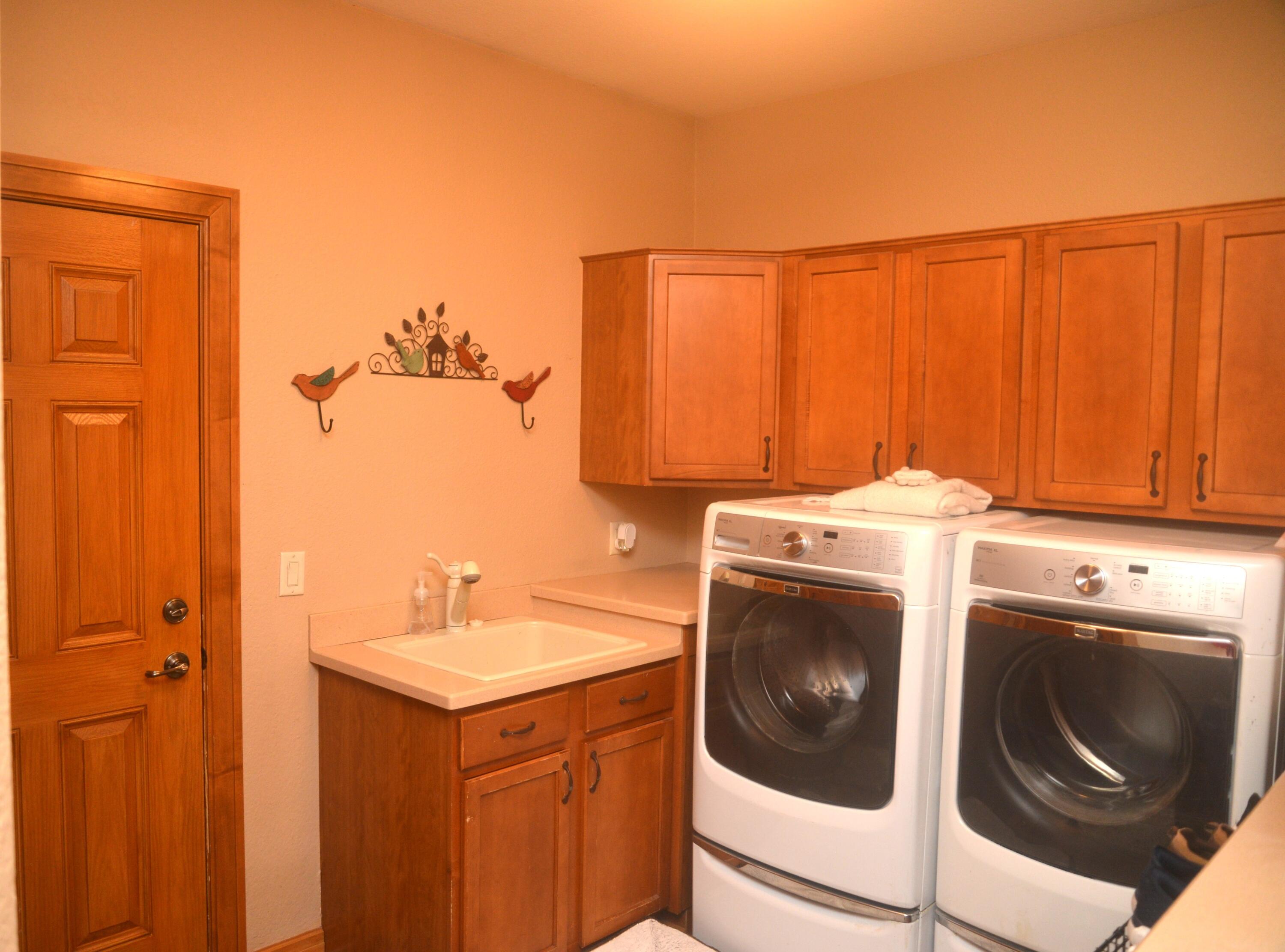 Slinger, Wisconsin, 53086, United States, 5 Bedrooms Bedrooms, ,4 BathroomsBathrooms,Residential,Active,2011435