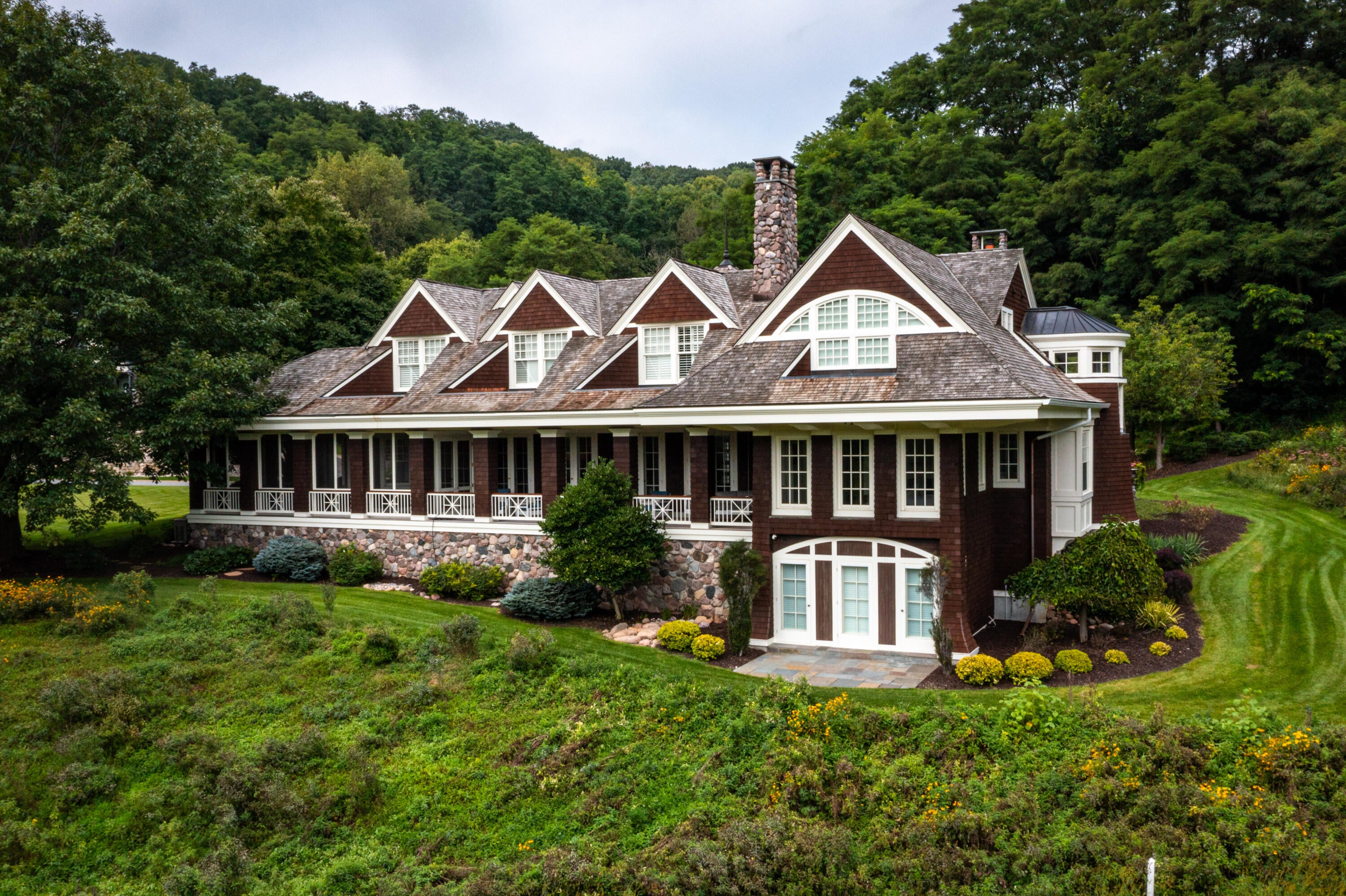 Onalaska, Wisconsin, 54650, United States, 5 Bedrooms Bedrooms, ,5 BathroomsBathrooms,Residential,Active,1946523