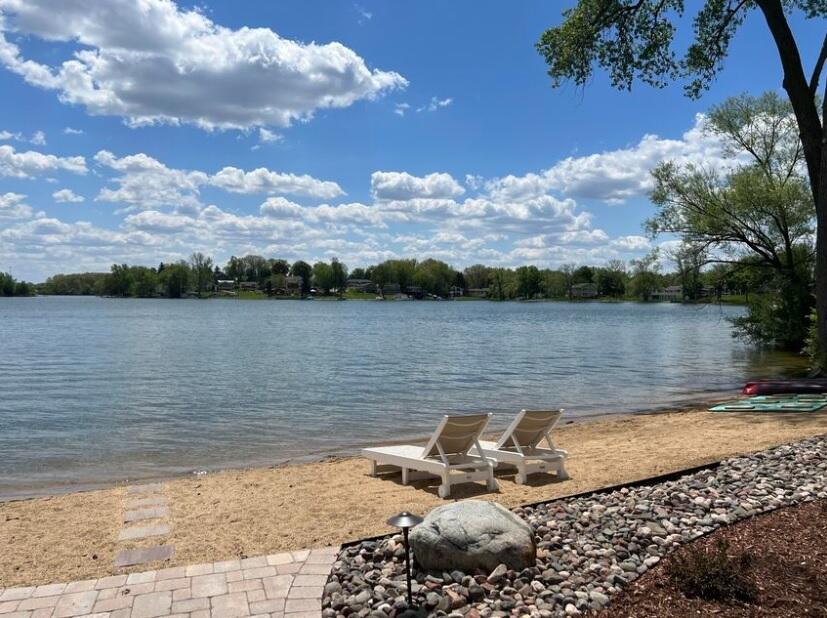 Bristol, Wisconsin, 53104, United States, 4 Bedrooms Bedrooms, ,5 BathroomsBathrooms,Residential,Active,1936625