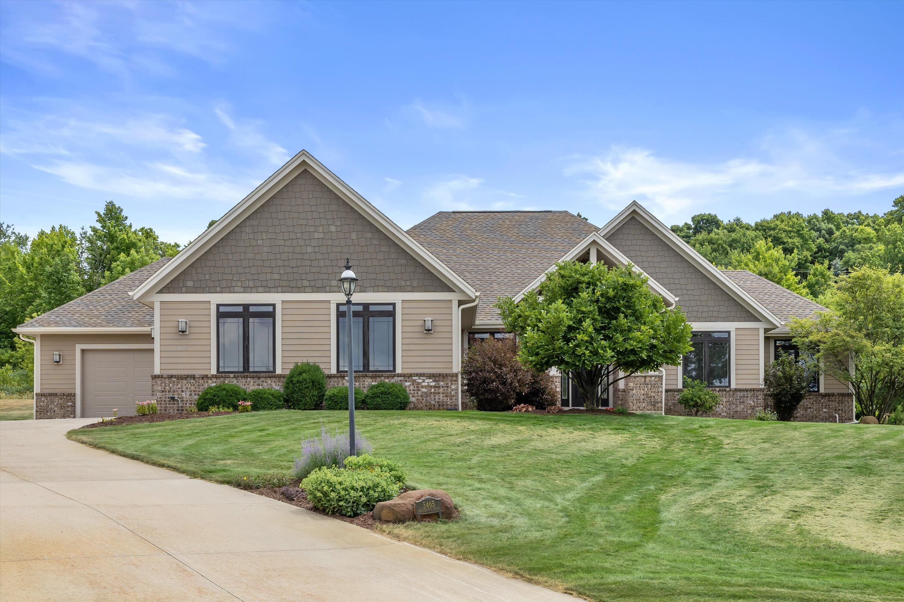 Exquisite 2,800 sq. ft. custom ranch in desirable Rogers Glen! This st – image 1