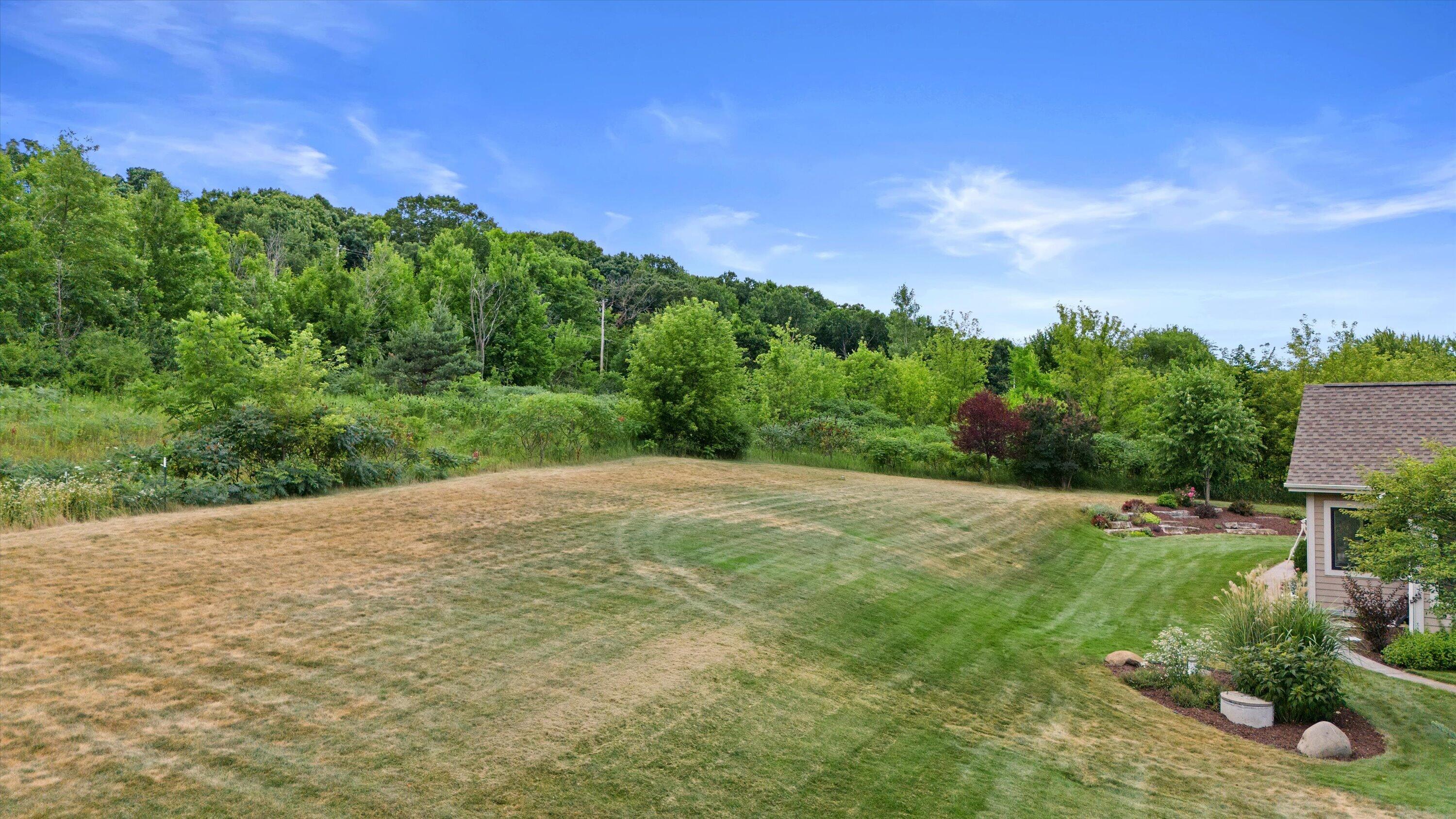 Exquisite 2,800 sq. ft. custom ranch in desirable Rogers Glen! This st – image 46