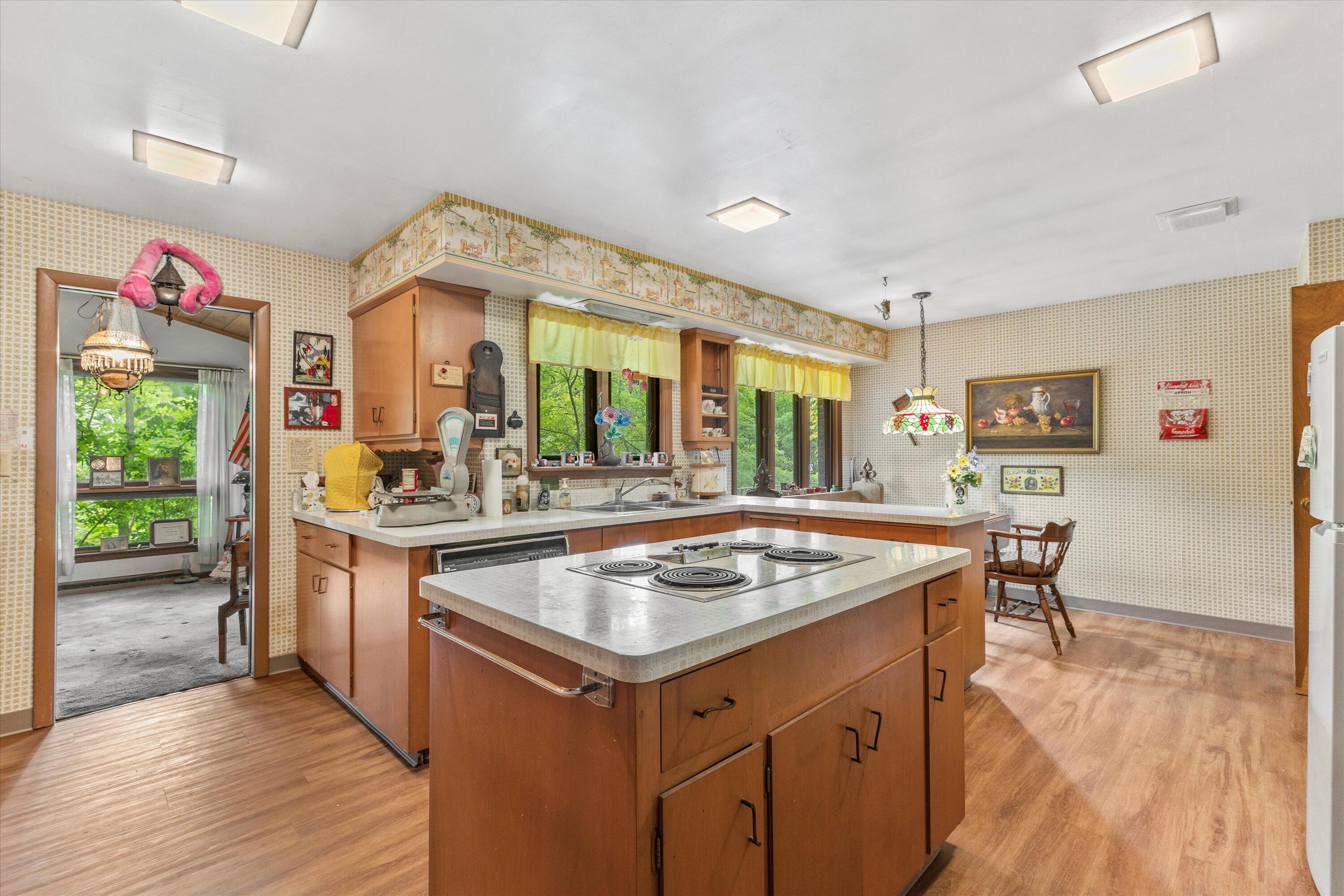 Racine, Wisconsin, 53402, United States, 3 Bedrooms Bedrooms, ,2 BathroomsBathrooms,Residential,Active,1985849