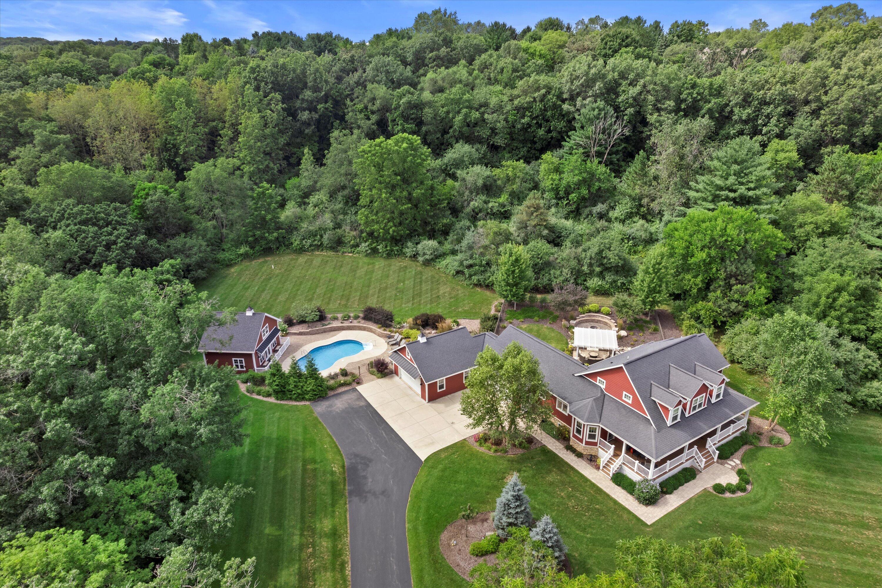 Delafield, Wisconsin, 53018, United States, 3 Bedrooms Bedrooms, ,3 BathroomsBathrooms,Residential,Pending,1936457