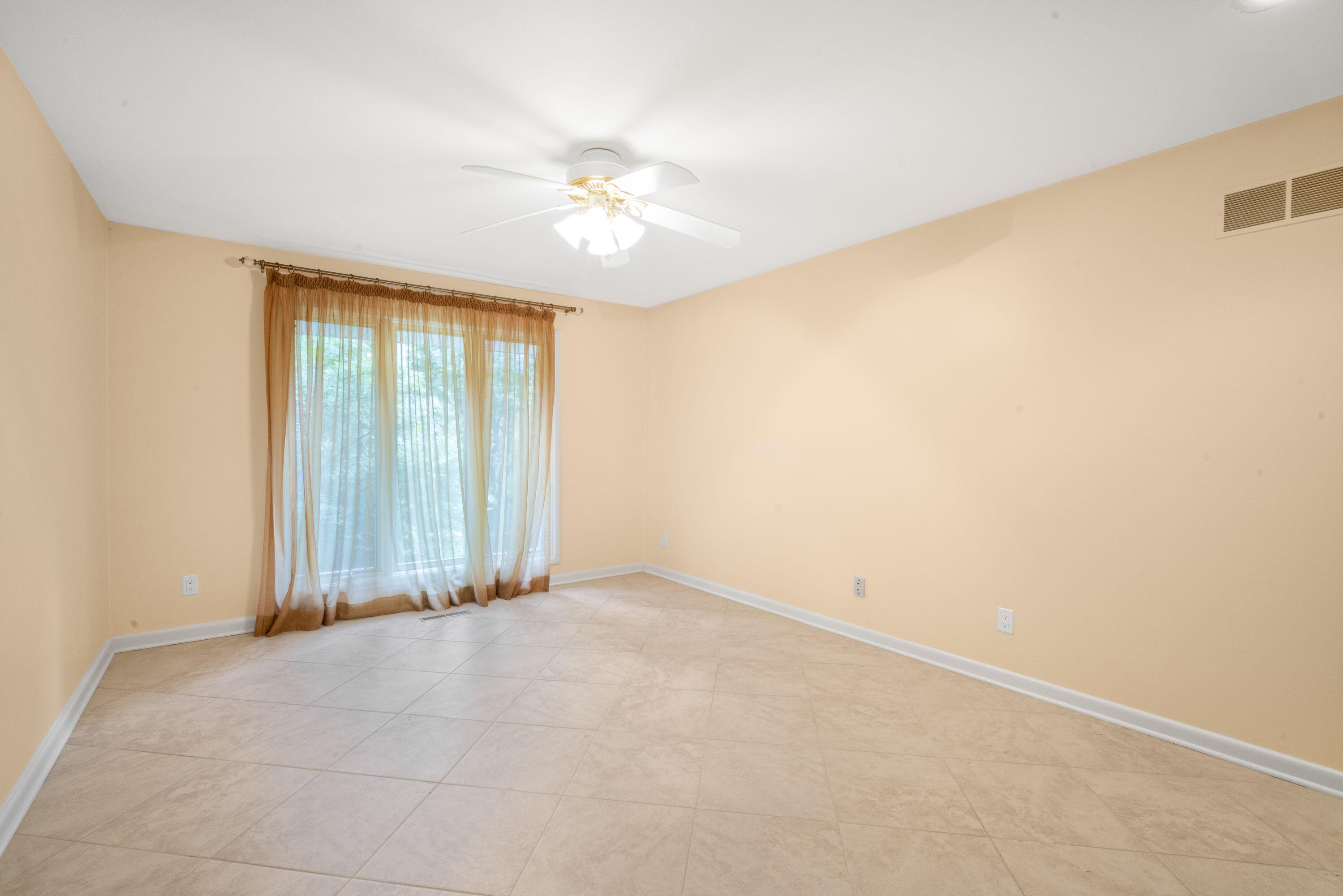 River Hills, Wisconsin, 53217, United States, 5 Bedrooms Bedrooms, ,7 BathroomsBathrooms,Residential,Active,1892391