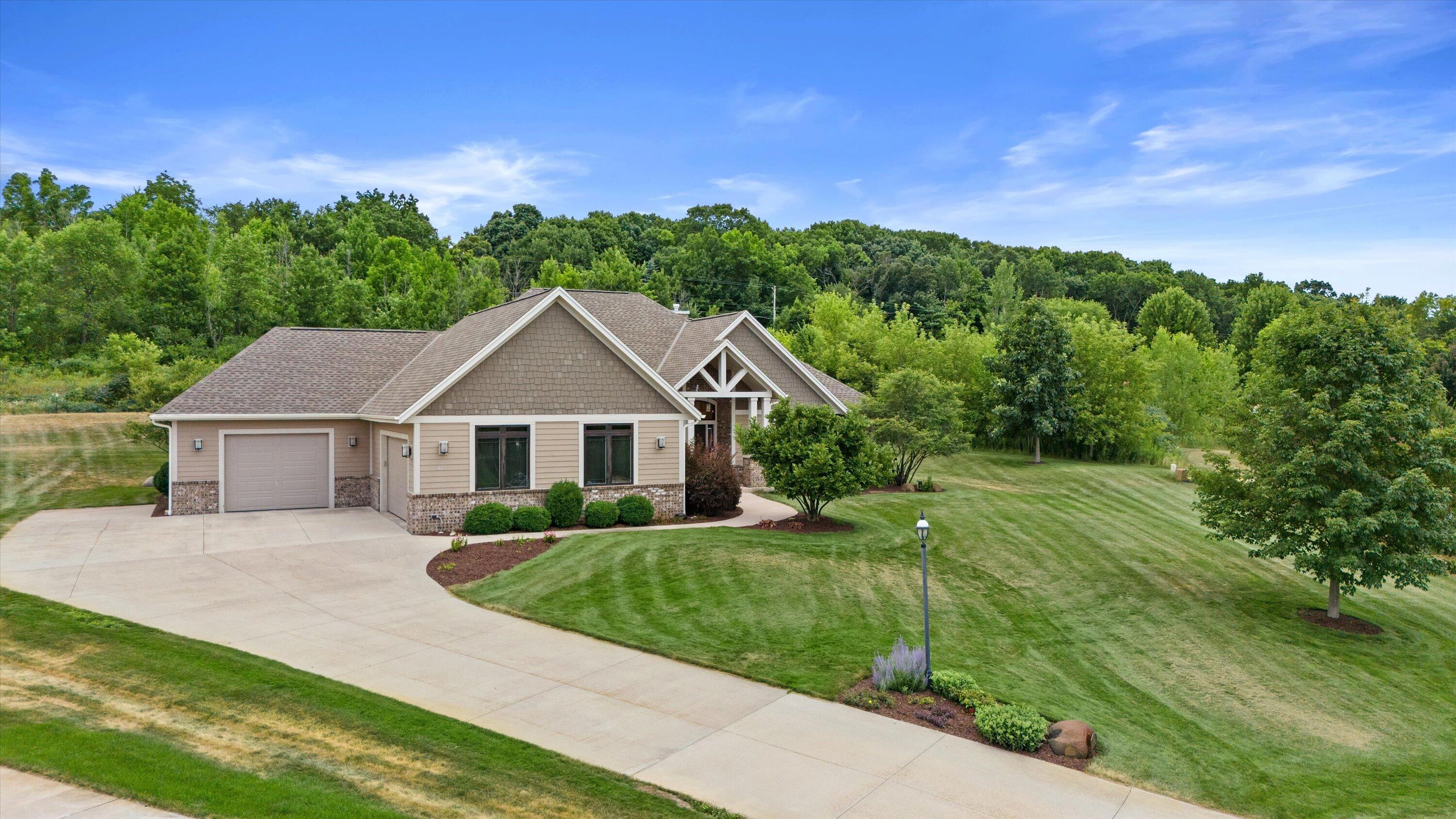 Exquisite 2,800 sq. ft. custom ranch in desirable Rogers Glen! This st – image 43