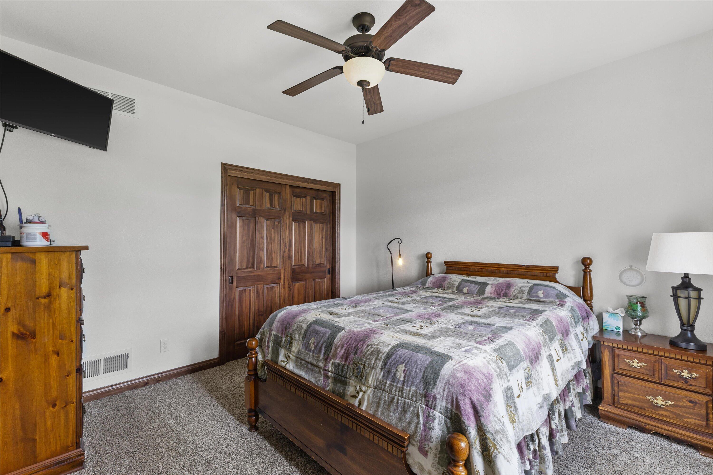 Exquisite 2,800 sq. ft. custom ranch in desirable Rogers Glen! This st – image 22