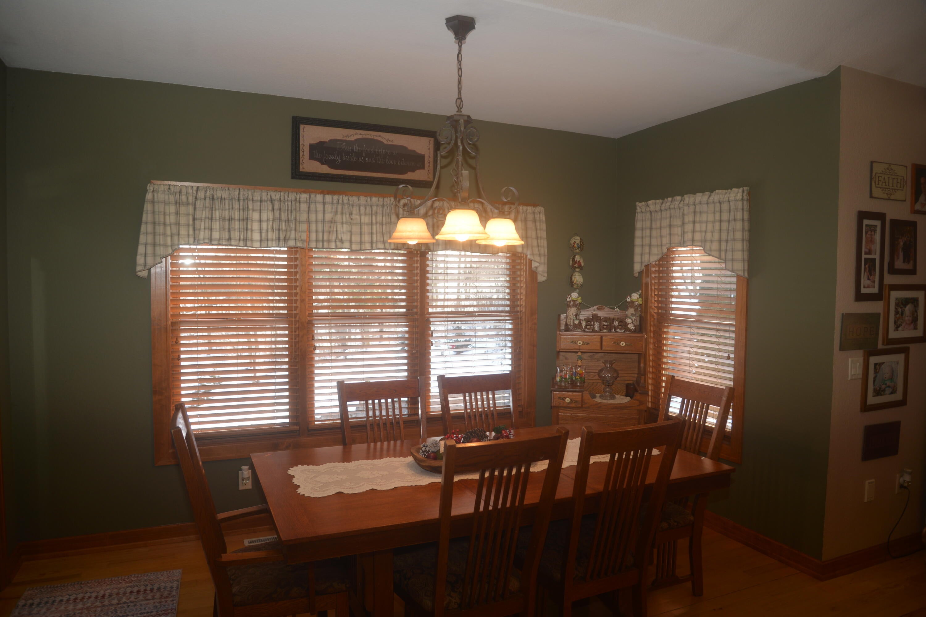 Slinger, Wisconsin, 53086, United States, 5 Bedrooms Bedrooms, ,4 BathroomsBathrooms,Residential,Active,2011435