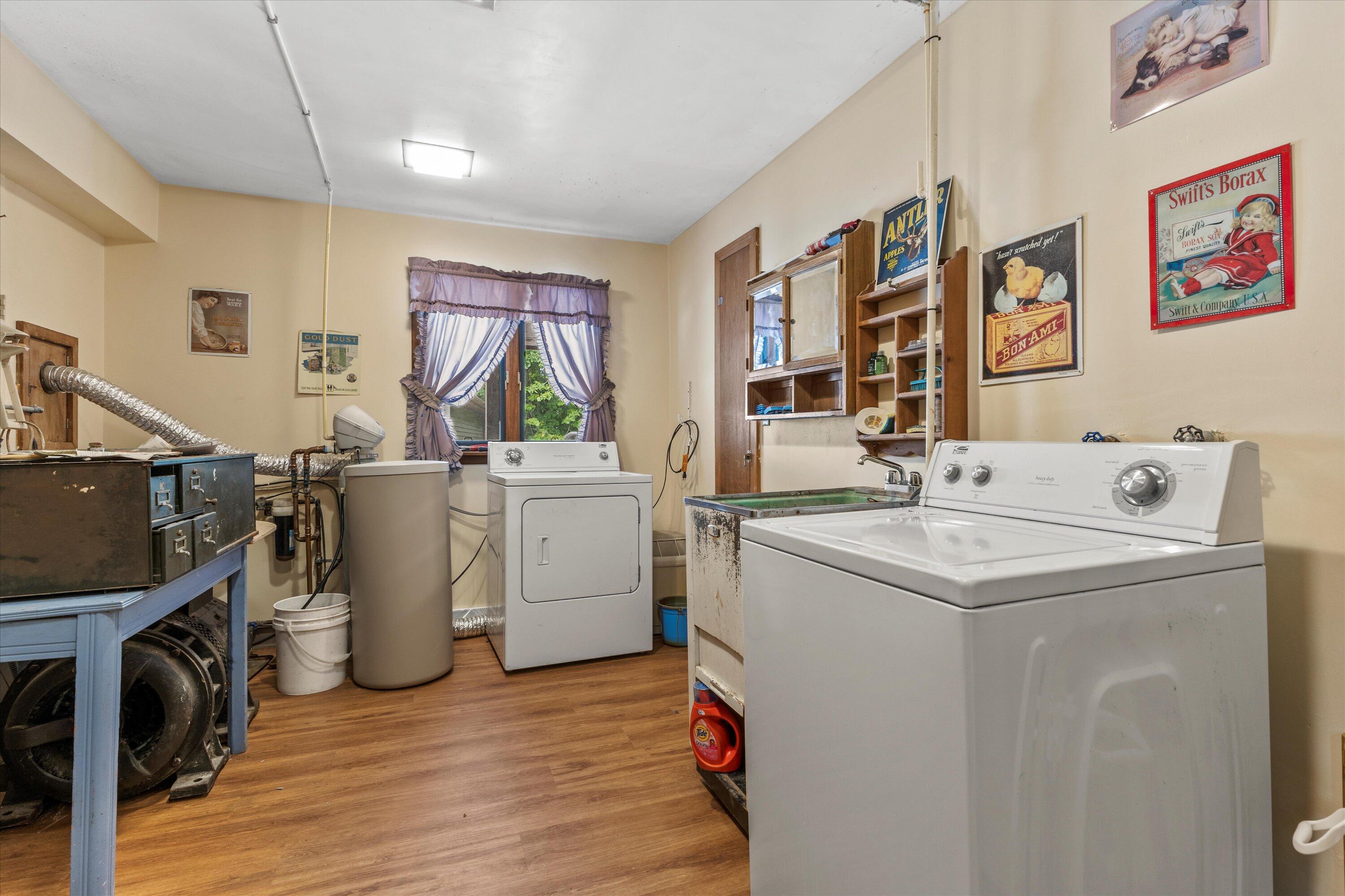 Racine, Wisconsin, 53402, United States, 3 Bedrooms Bedrooms, ,2 BathroomsBathrooms,Residential,Active,1985849