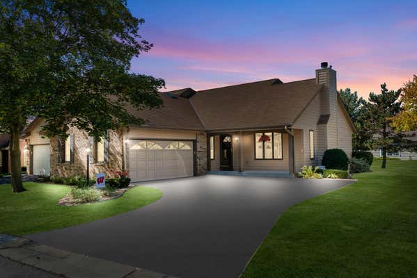 5371 S CAMBRIDGE LN, GREENFIELD, WI 53221 - Image 1