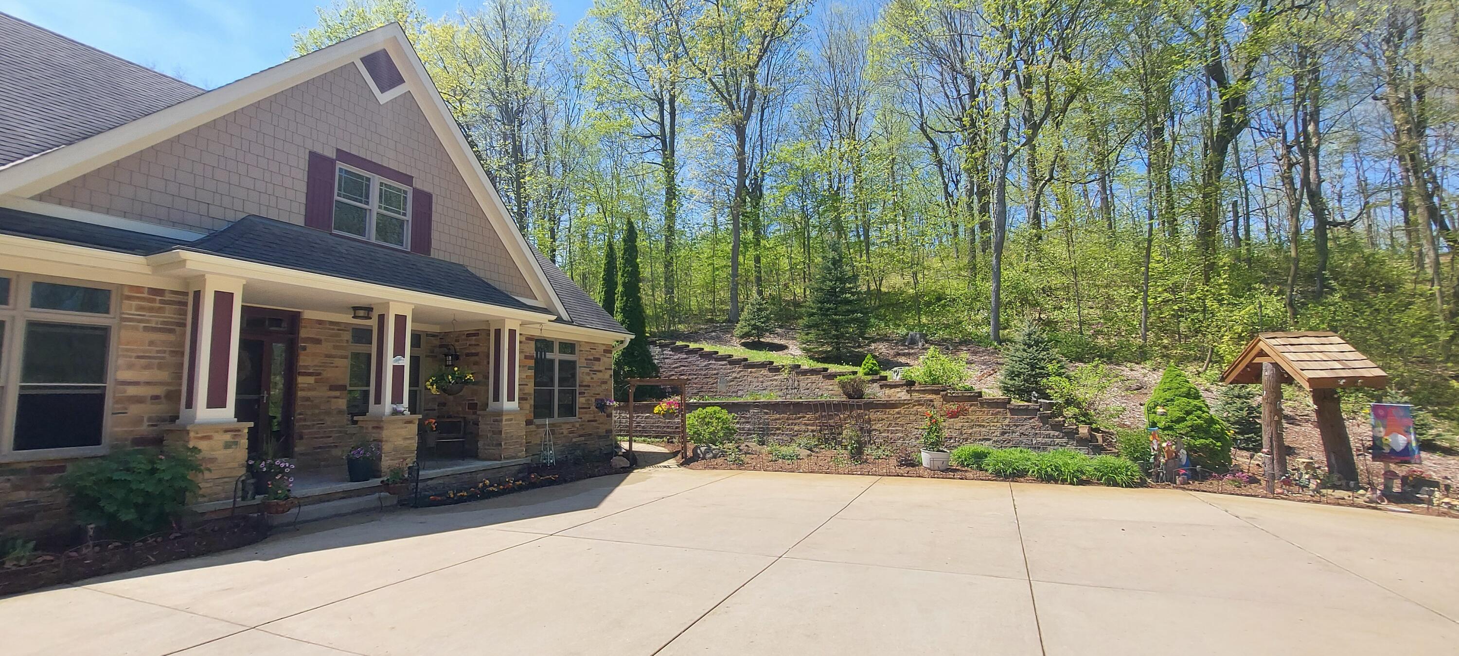 Slinger, Wisconsin, 53086, United States, 5 Bedrooms Bedrooms, ,4 BathroomsBathrooms,Residential,Active,2011435