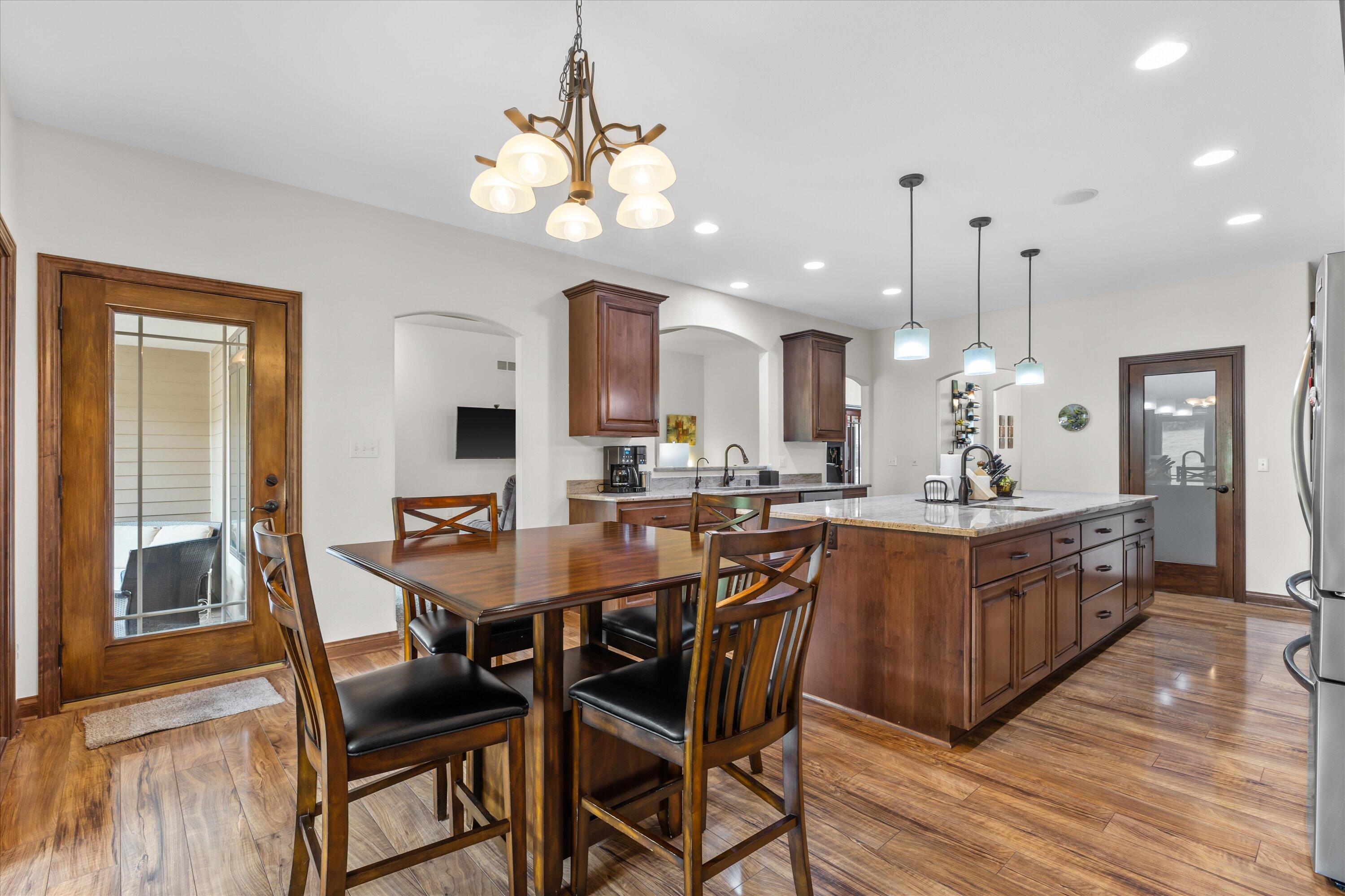 Exquisite 2,800 sq. ft. custom ranch in desirable Rogers Glen! This st – image 8