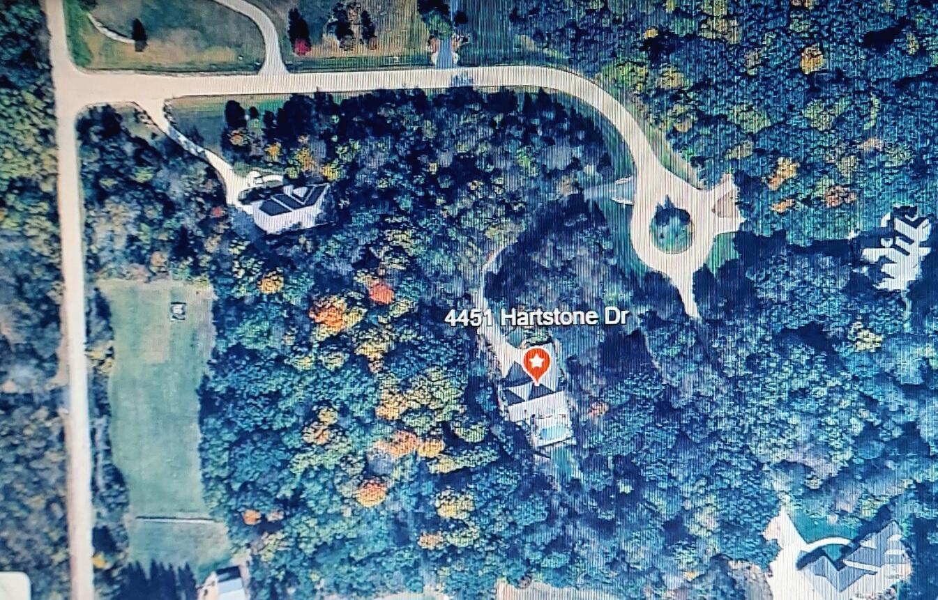 Slinger, Wisconsin, 53086, United States, 5 Bedrooms Bedrooms, ,4 BathroomsBathrooms,Residential,Active,2011435