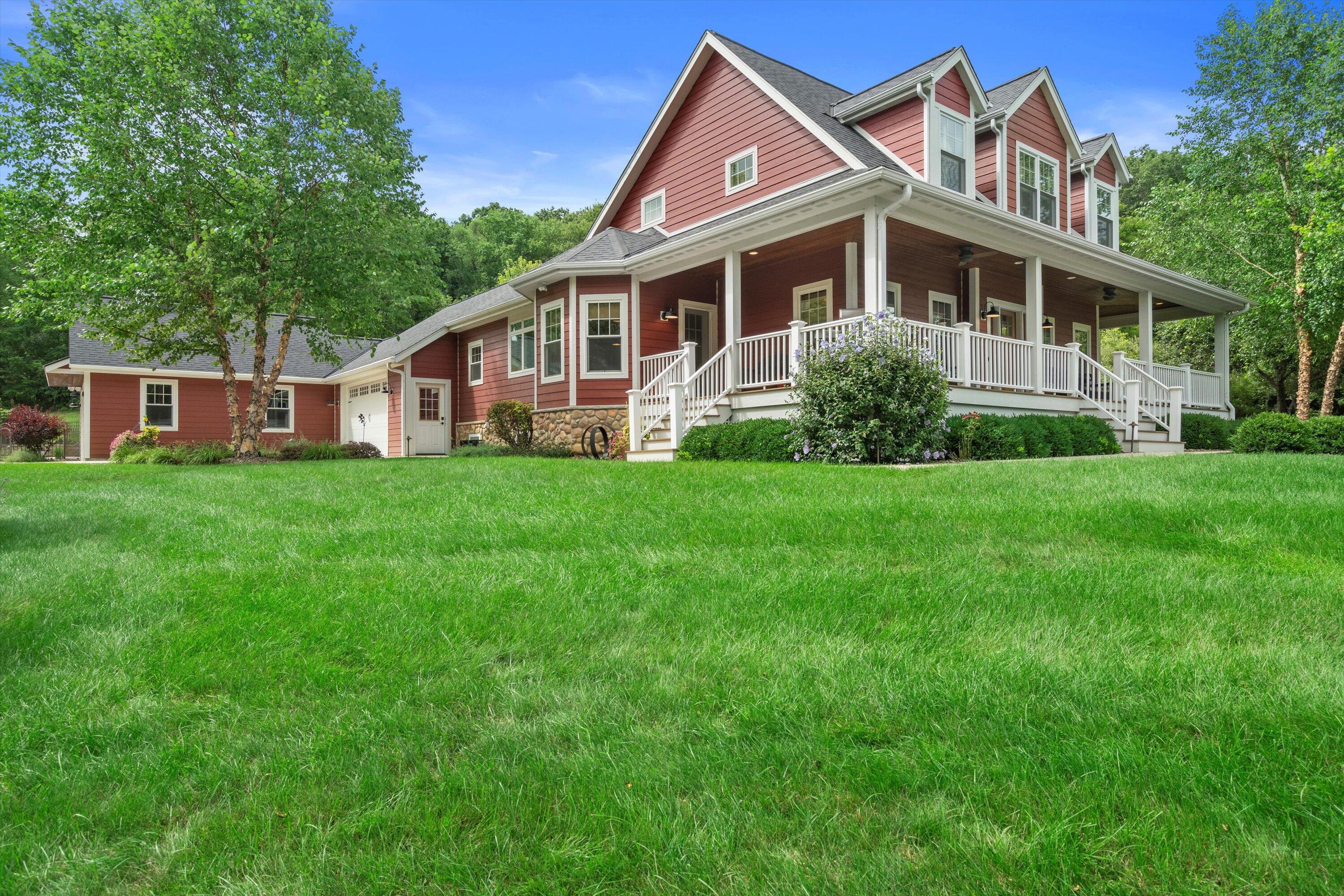 Delafield, Wisconsin, 53018, United States, 3 Bedrooms Bedrooms, ,3 BathroomsBathrooms,Residential,Pending,1936457
