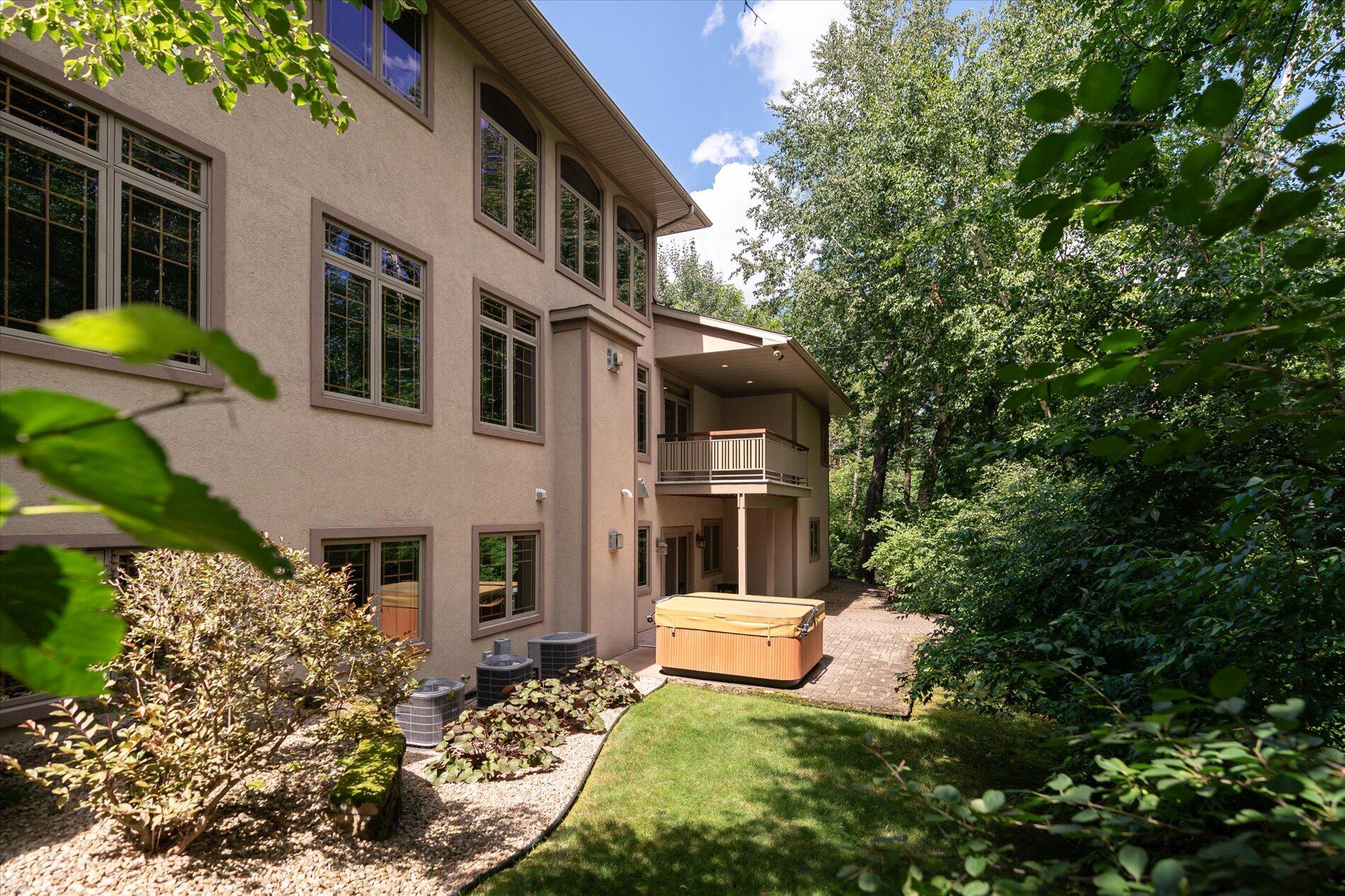 Onalaska, Wisconsin, 54650, United States, ,5 BathroomsBathrooms,Residential,Active,1808207