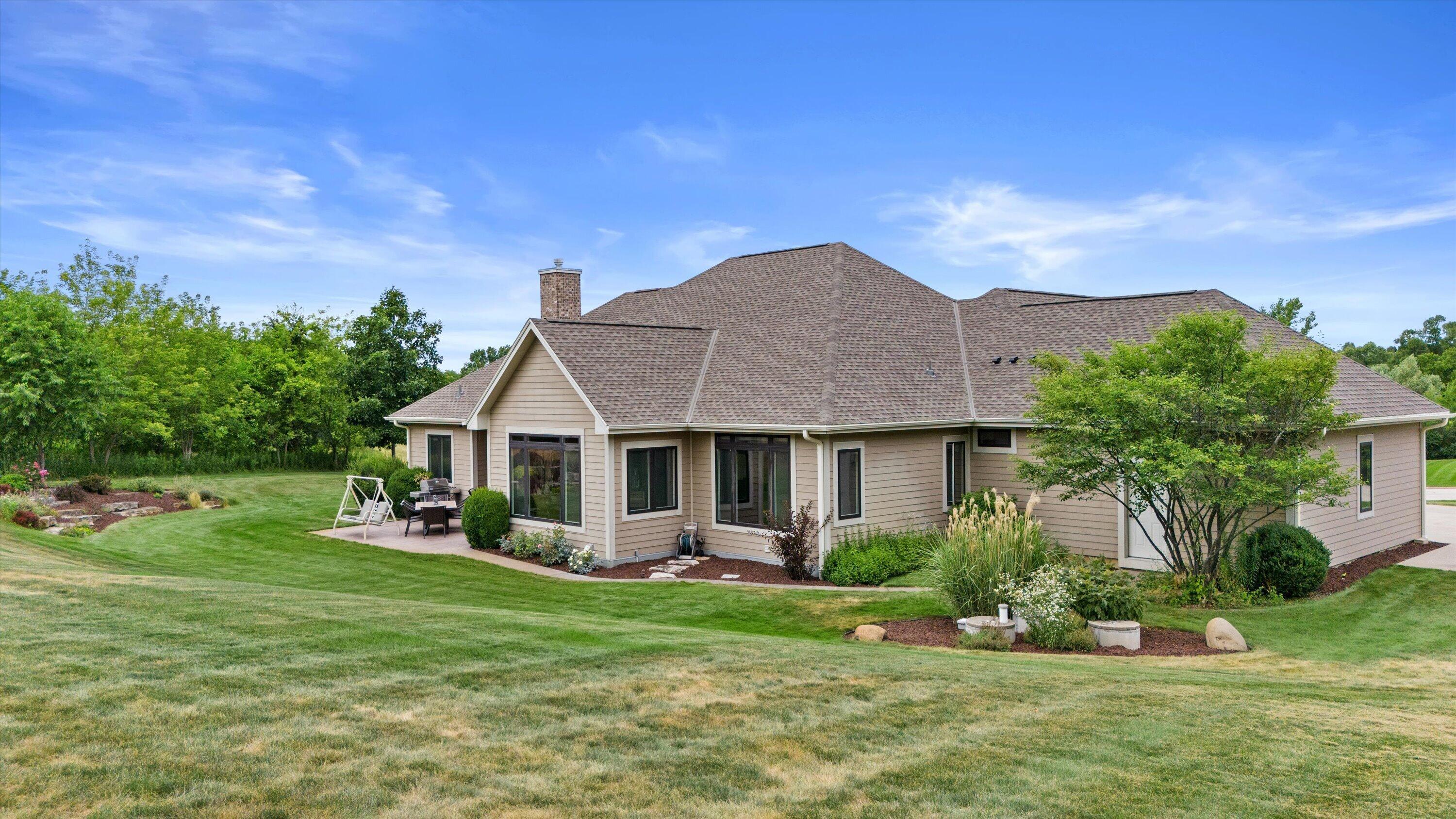Exquisite 2,800 sq. ft. custom ranch in desirable Rogers Glen! This st – image 45