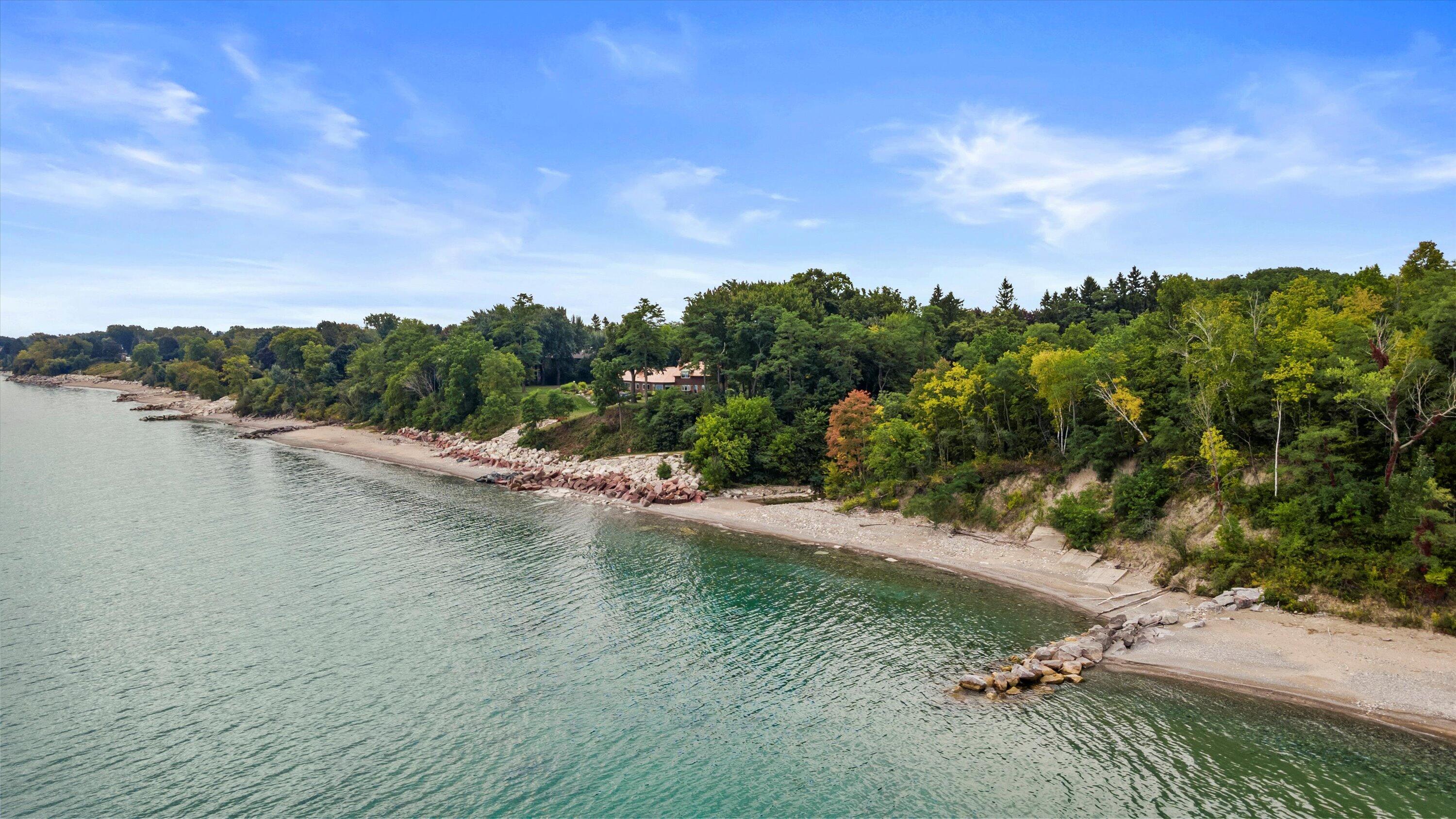 Racine, Wisconsin, 53402, United States, 3 Bedrooms Bedrooms, ,2 BathroomsBathrooms,Residential,Active,1985849