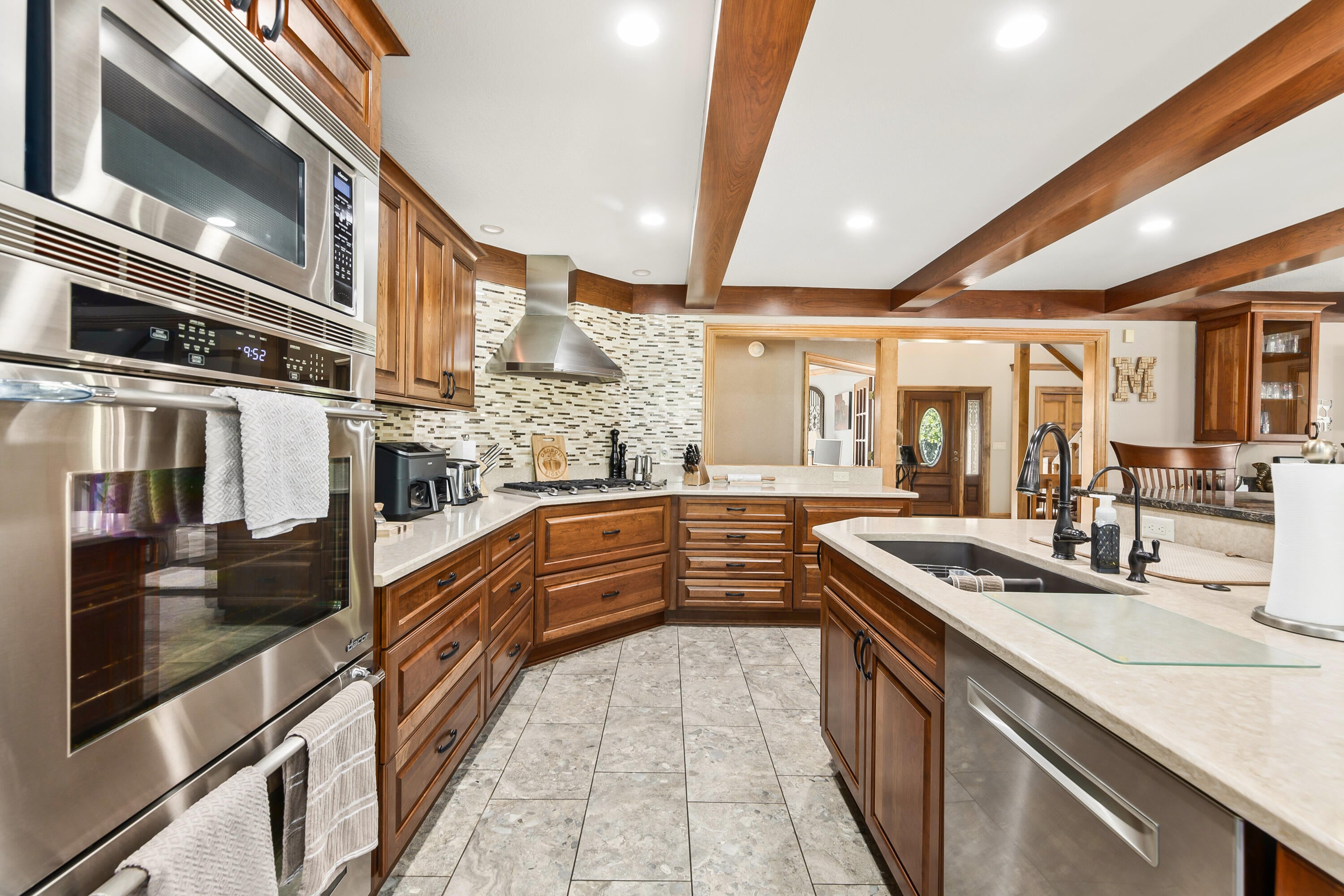 Dousman, Wisconsin, 53118, United States, 5 Bedrooms Bedrooms, ,6 BathroomsBathrooms,Residential,Active,2015850