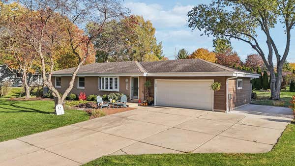 21935 HOLLYCREST DR, BROOKFIELD, WI 53045 - Image 1