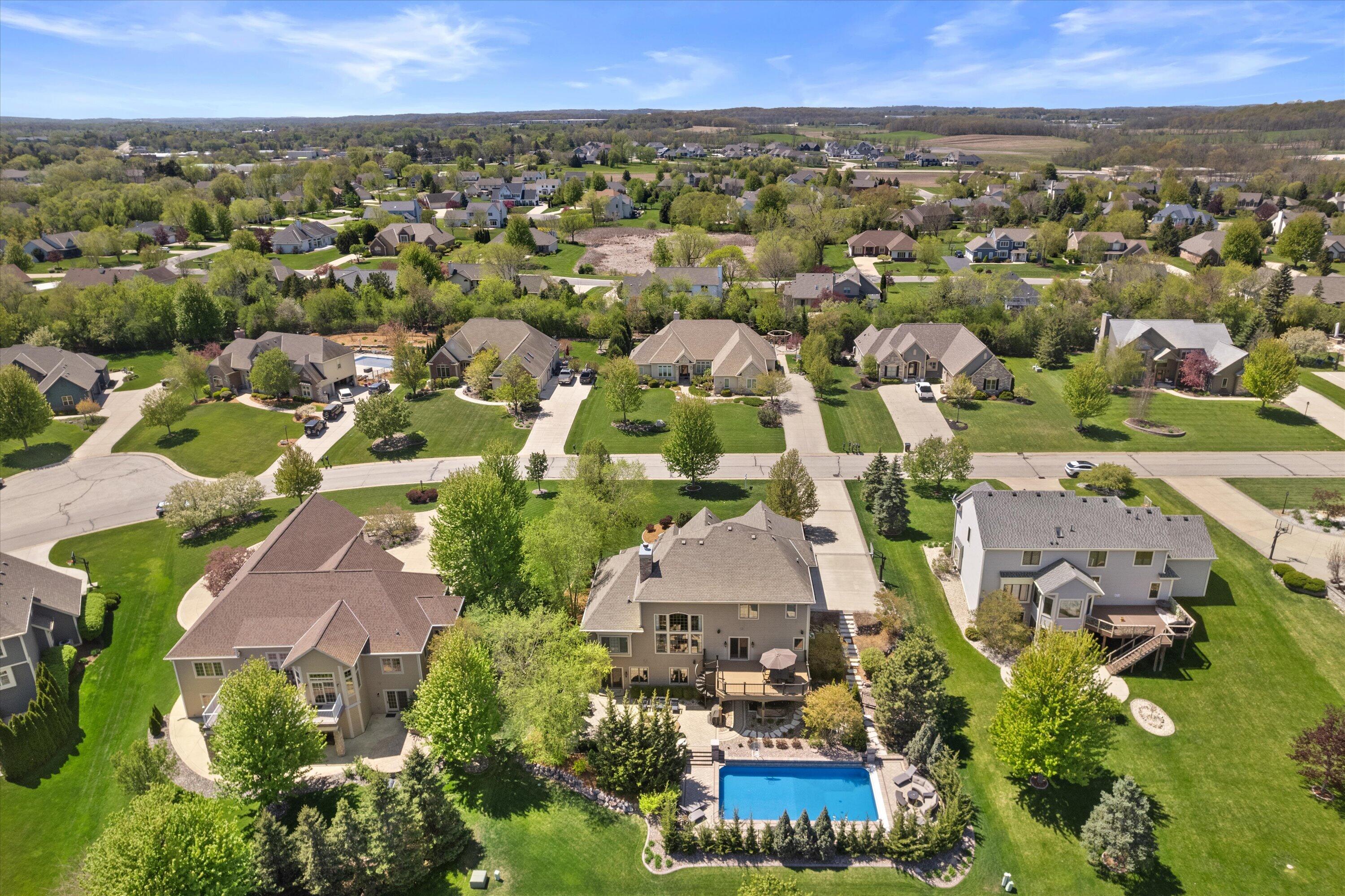 New Berlin, Wisconsin, 53151, United States, 5 Bedrooms Bedrooms, ,5 BathroomsBathrooms,Residential,Pending,2045553