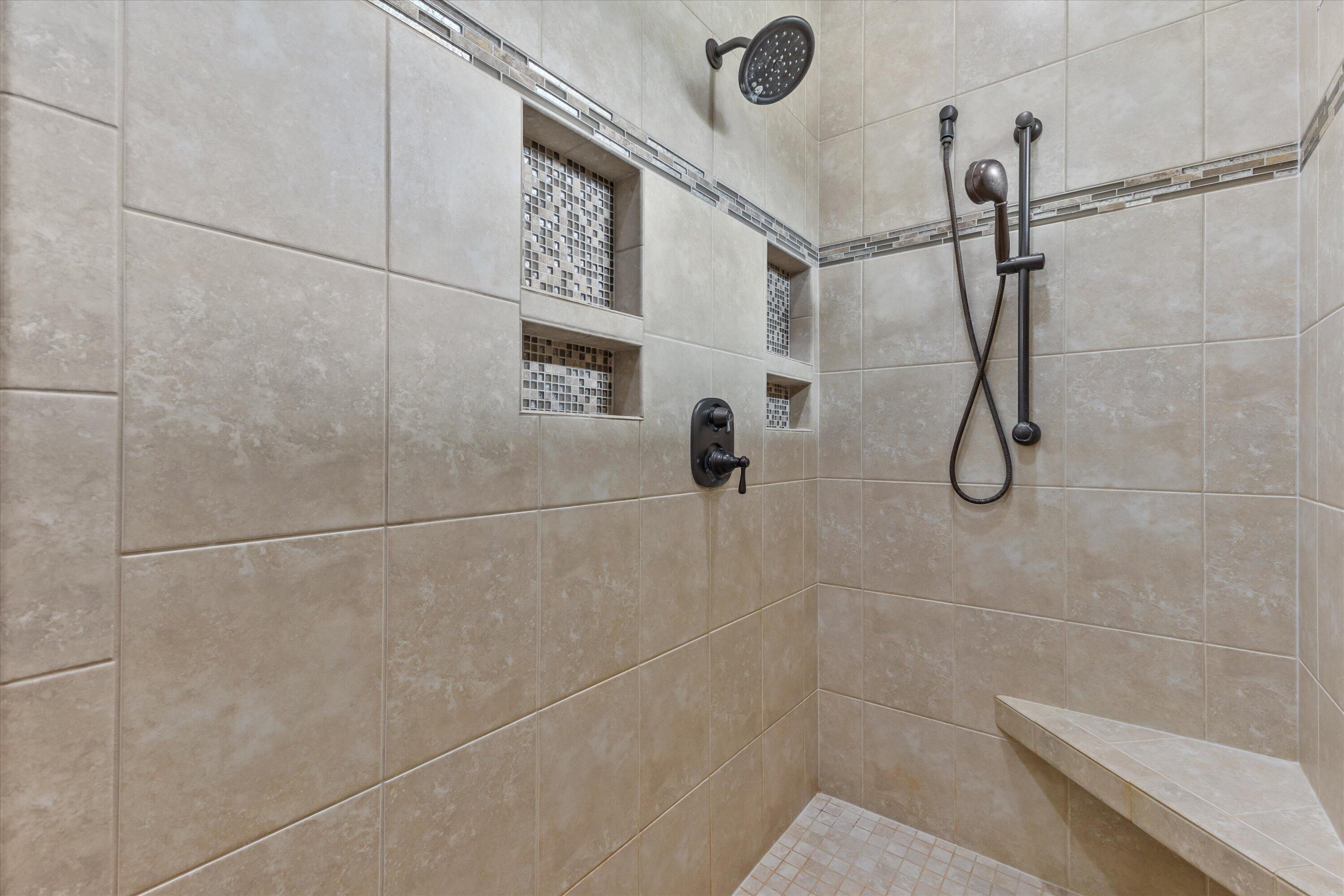 Exquisite 2,800 sq. ft. custom ranch in desirable Rogers Glen! This st – image 27