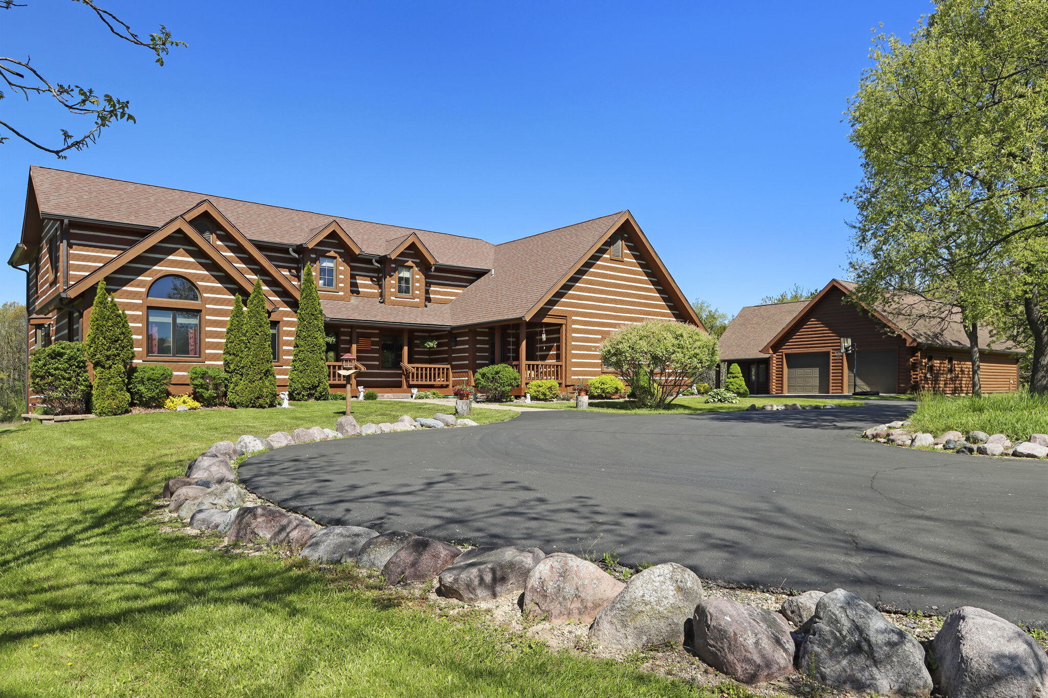 Burlington, Wisconsin, 53105, United States, 5 Bedrooms Bedrooms, ,5 BathroomsBathrooms,Residential,Active,2052088