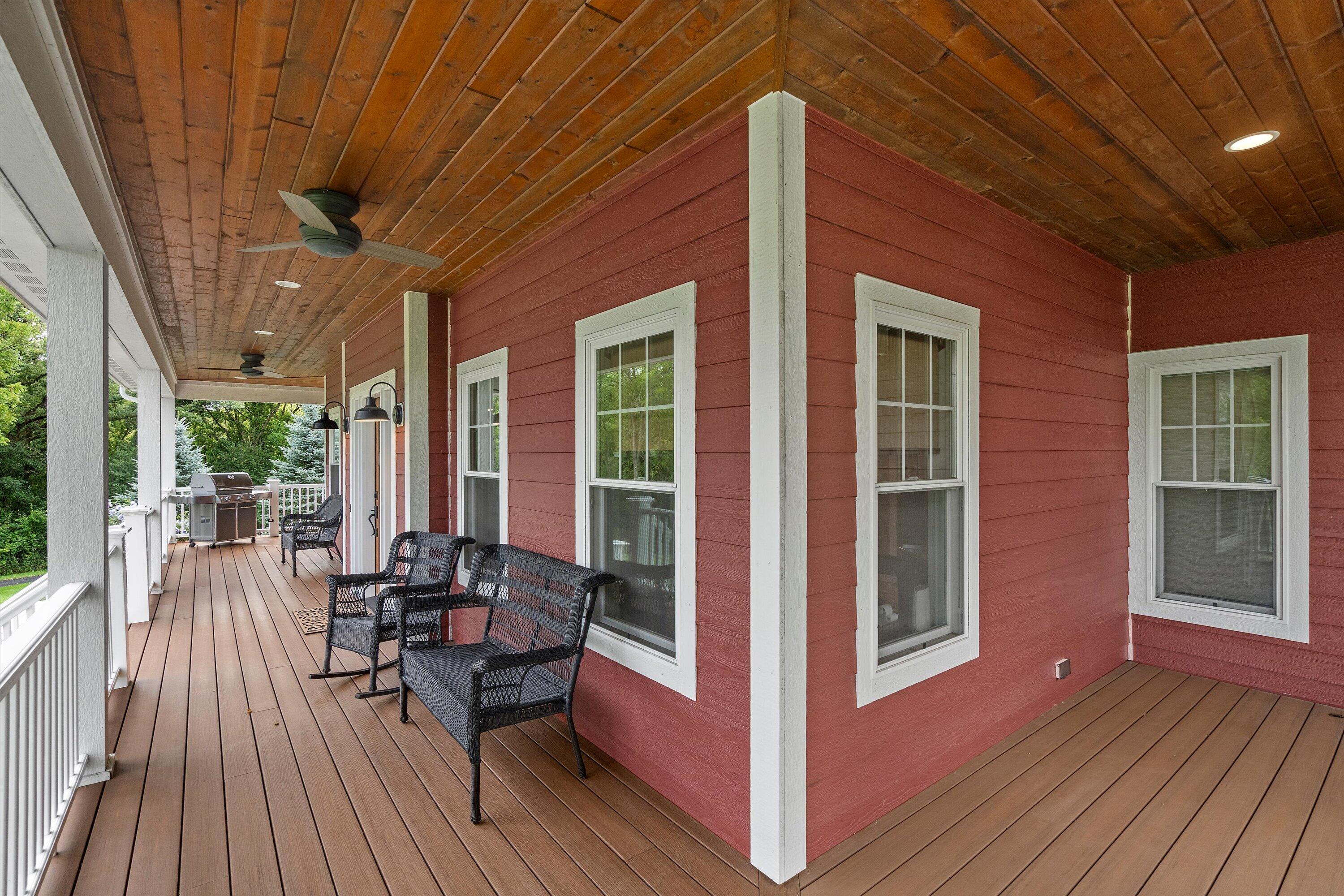 Delafield, Wisconsin, 53018, United States, 3 Bedrooms Bedrooms, ,3 BathroomsBathrooms,Residential,Pending,1936457