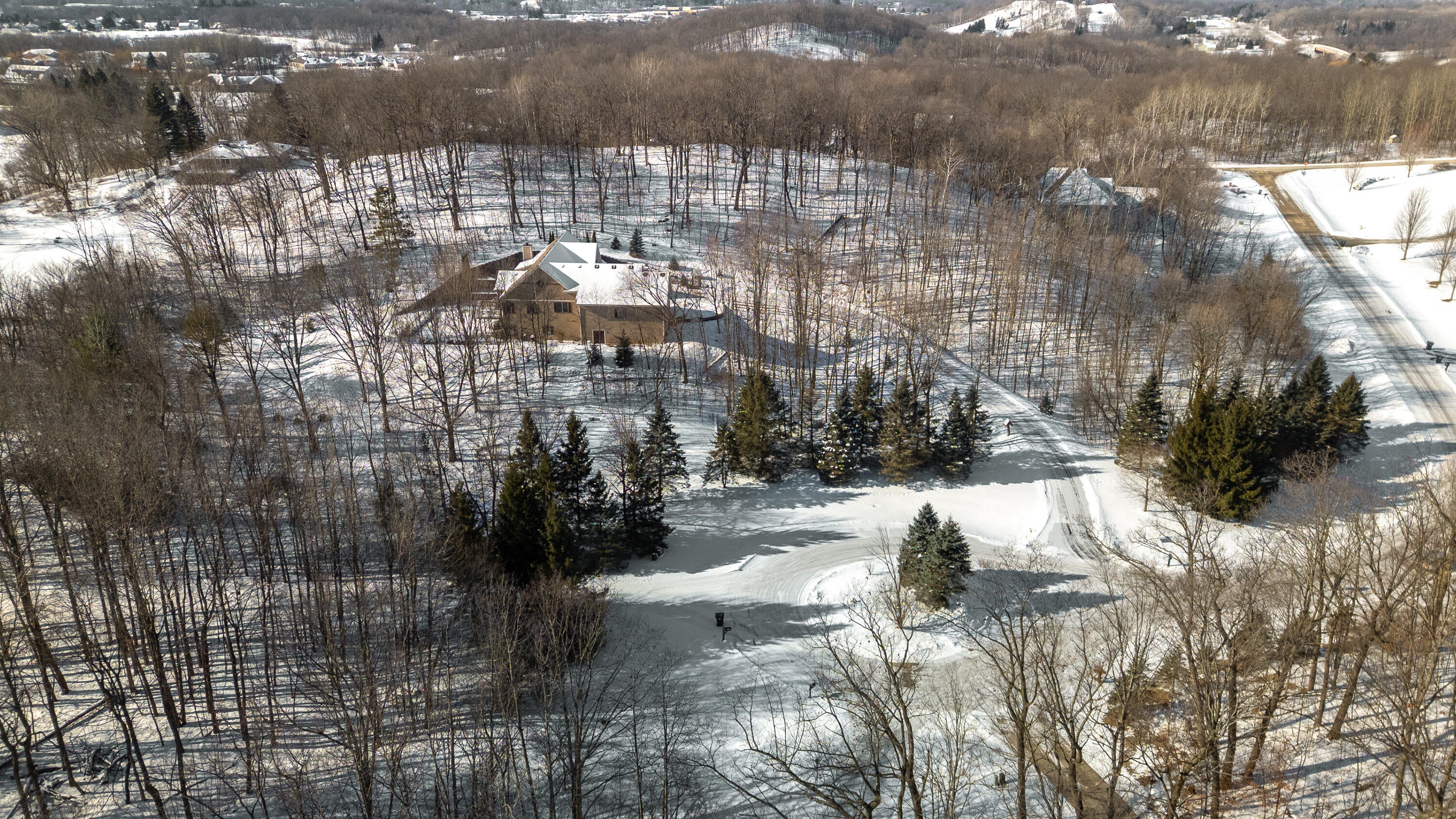 Slinger, Wisconsin, 53086, United States, 5 Bedrooms Bedrooms, ,4 BathroomsBathrooms,Residential,Active,2011435
