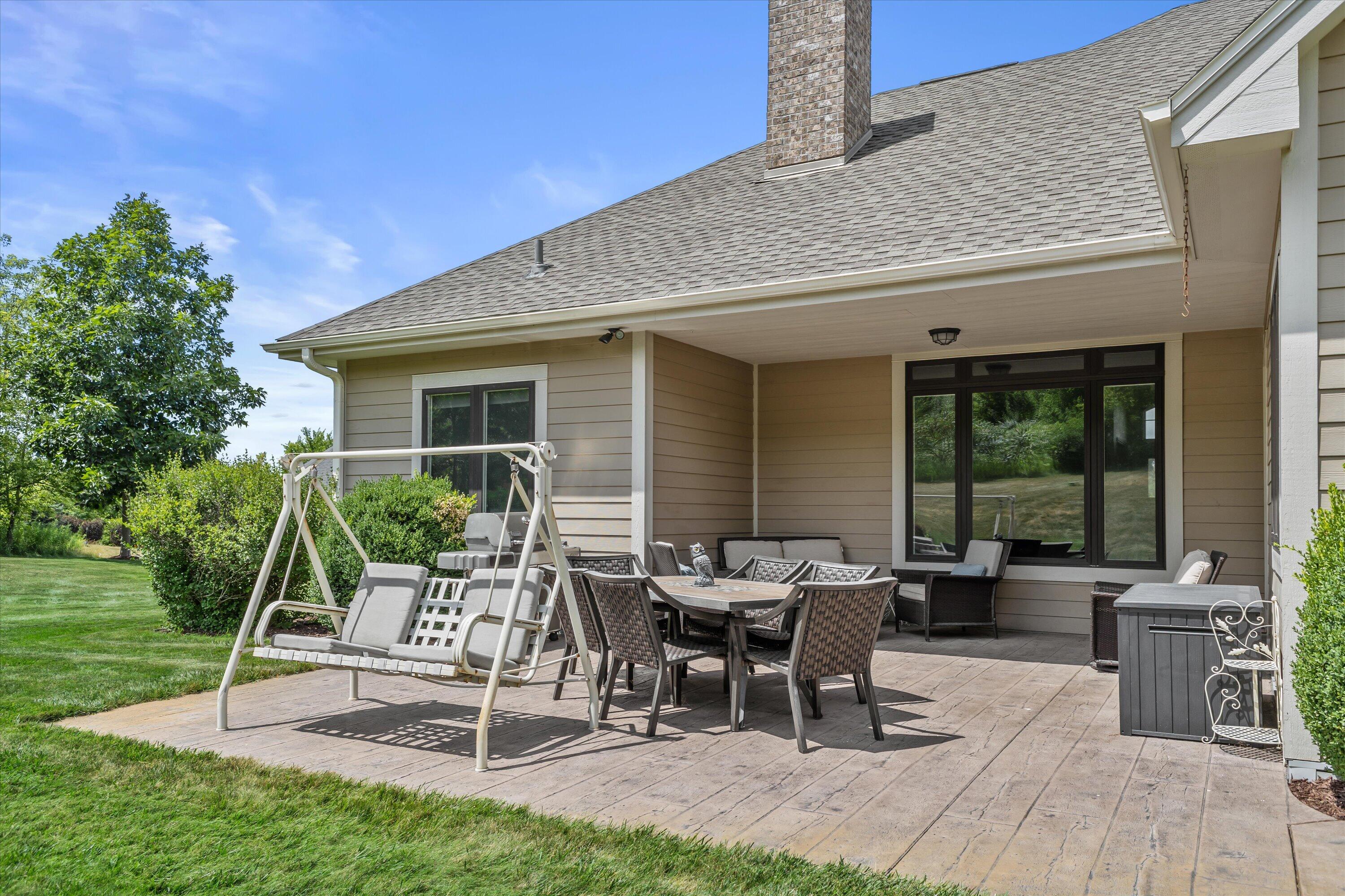 Exquisite 2,800 sq. ft. custom ranch in desirable Rogers Glen! This st – image 41