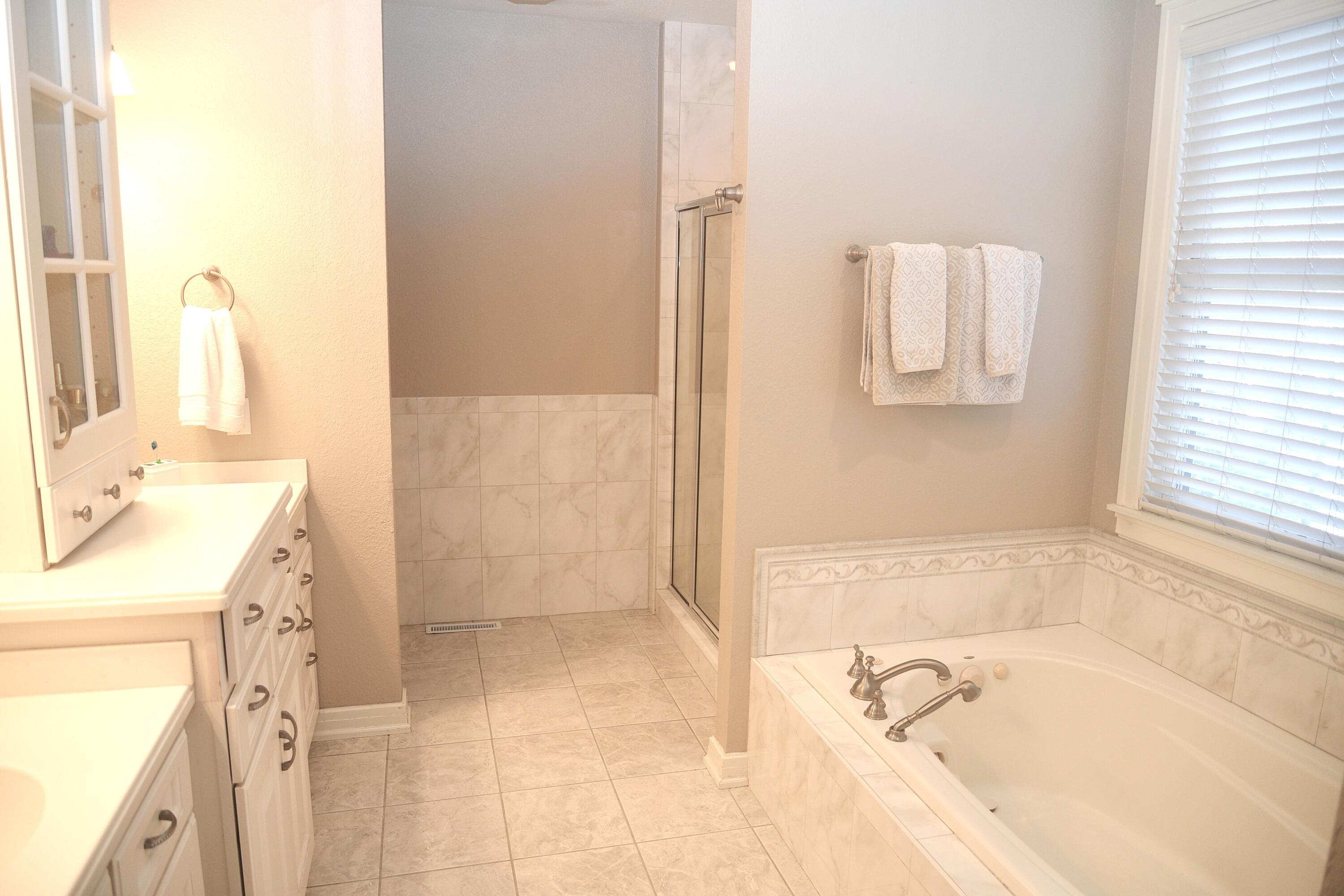 Slinger, Wisconsin, 53086, United States, 5 Bedrooms Bedrooms, ,4 BathroomsBathrooms,Residential,Active,2011435