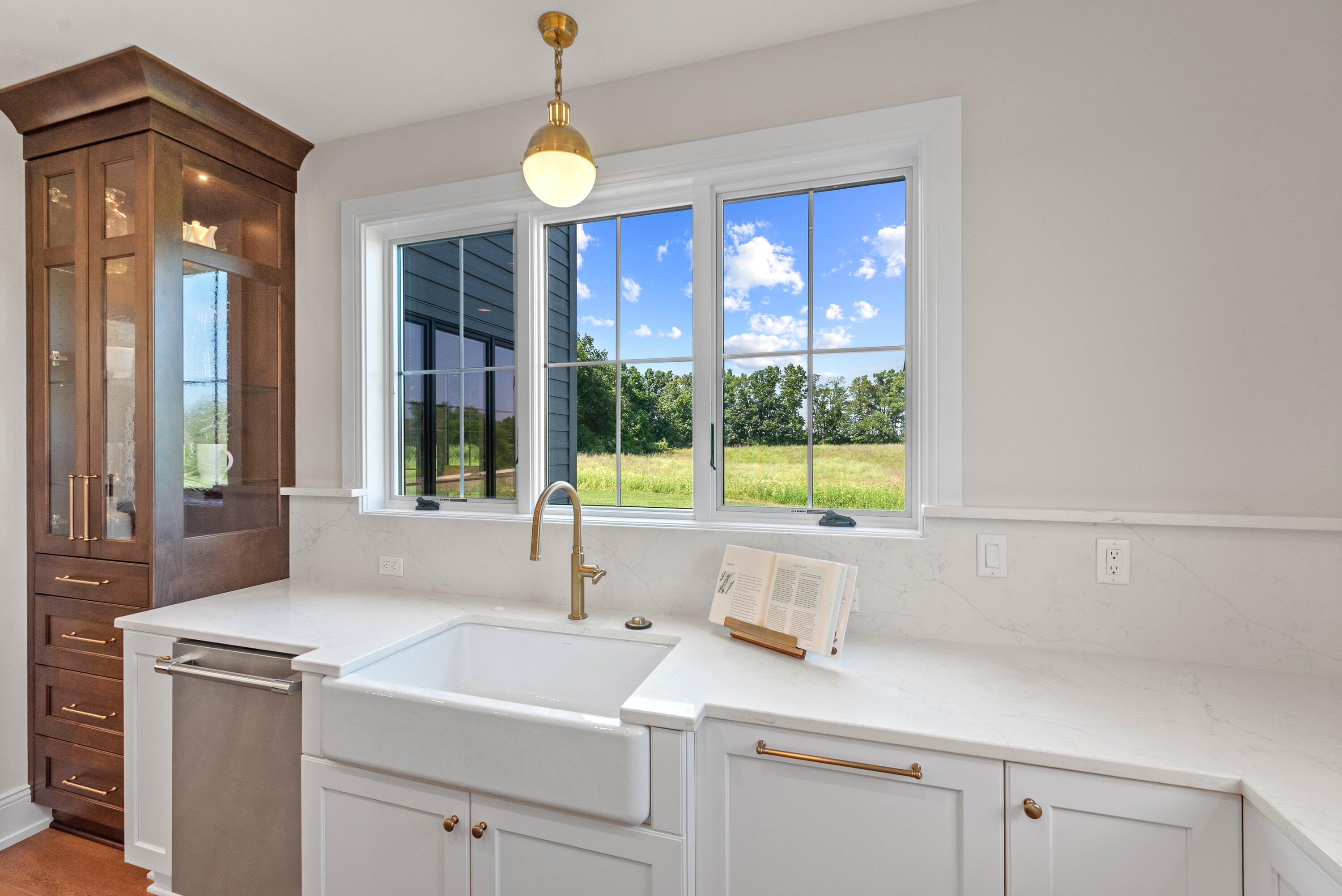 Mequon, Wisconsin, 53097, United States, 5 Bedrooms Bedrooms, ,5 BathroomsBathrooms,Residential,Active,1893229