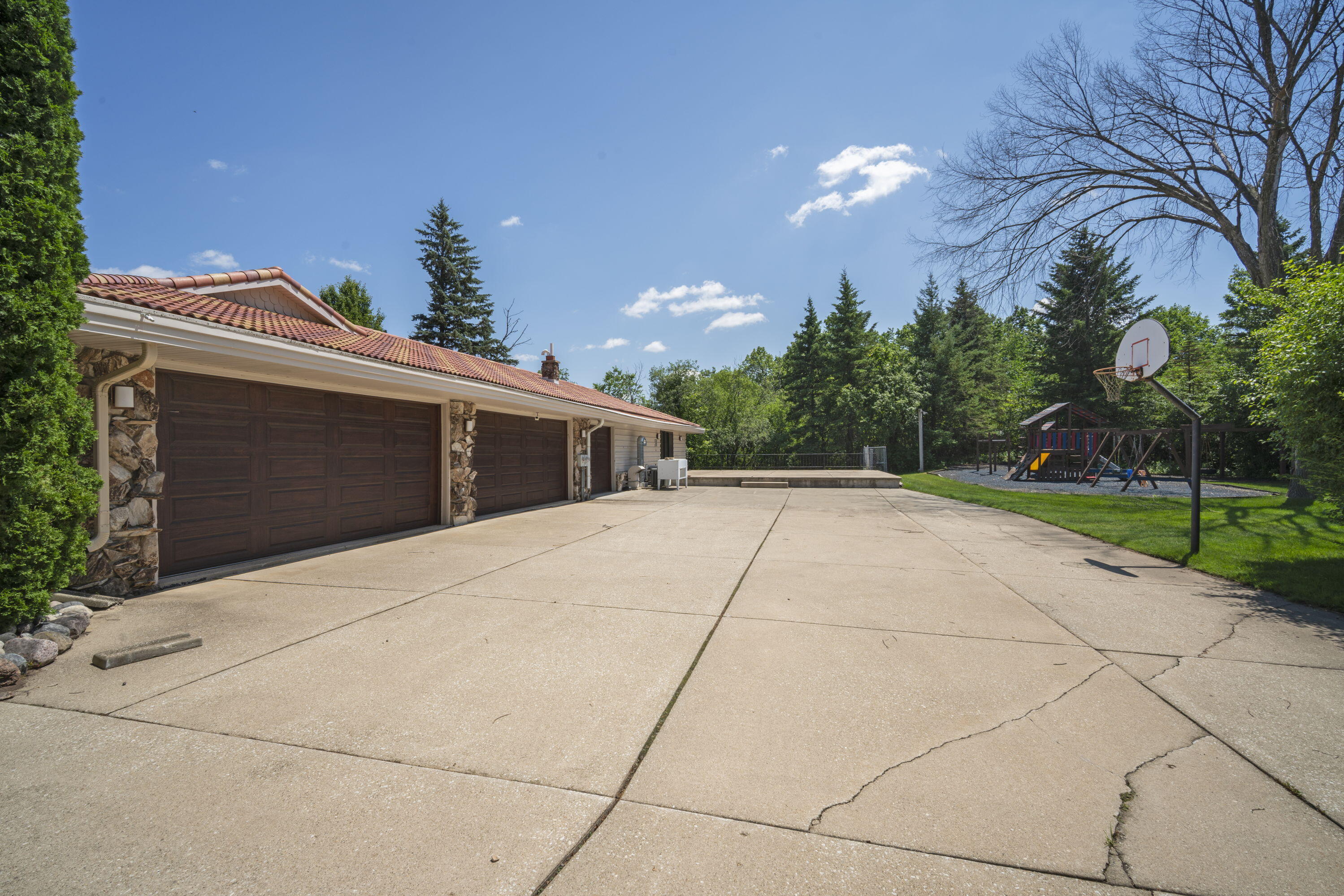 River Hills, Wisconsin, 53217, United States, 5 Bedrooms Bedrooms, ,7 BathroomsBathrooms,Residential,Active,1892391