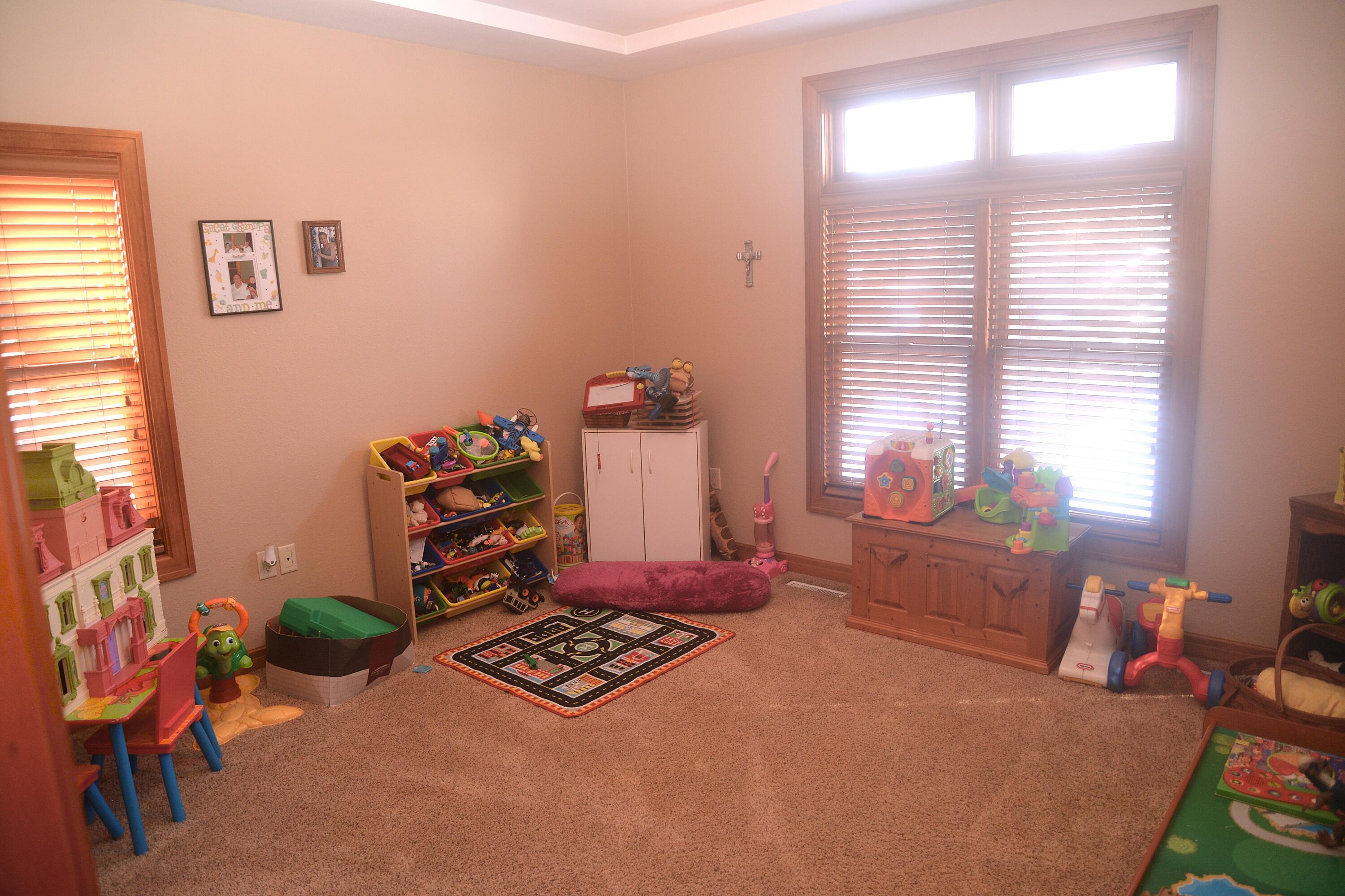 Slinger, Wisconsin, 53086, United States, 5 Bedrooms Bedrooms, ,4 BathroomsBathrooms,Residential,Active,2011435