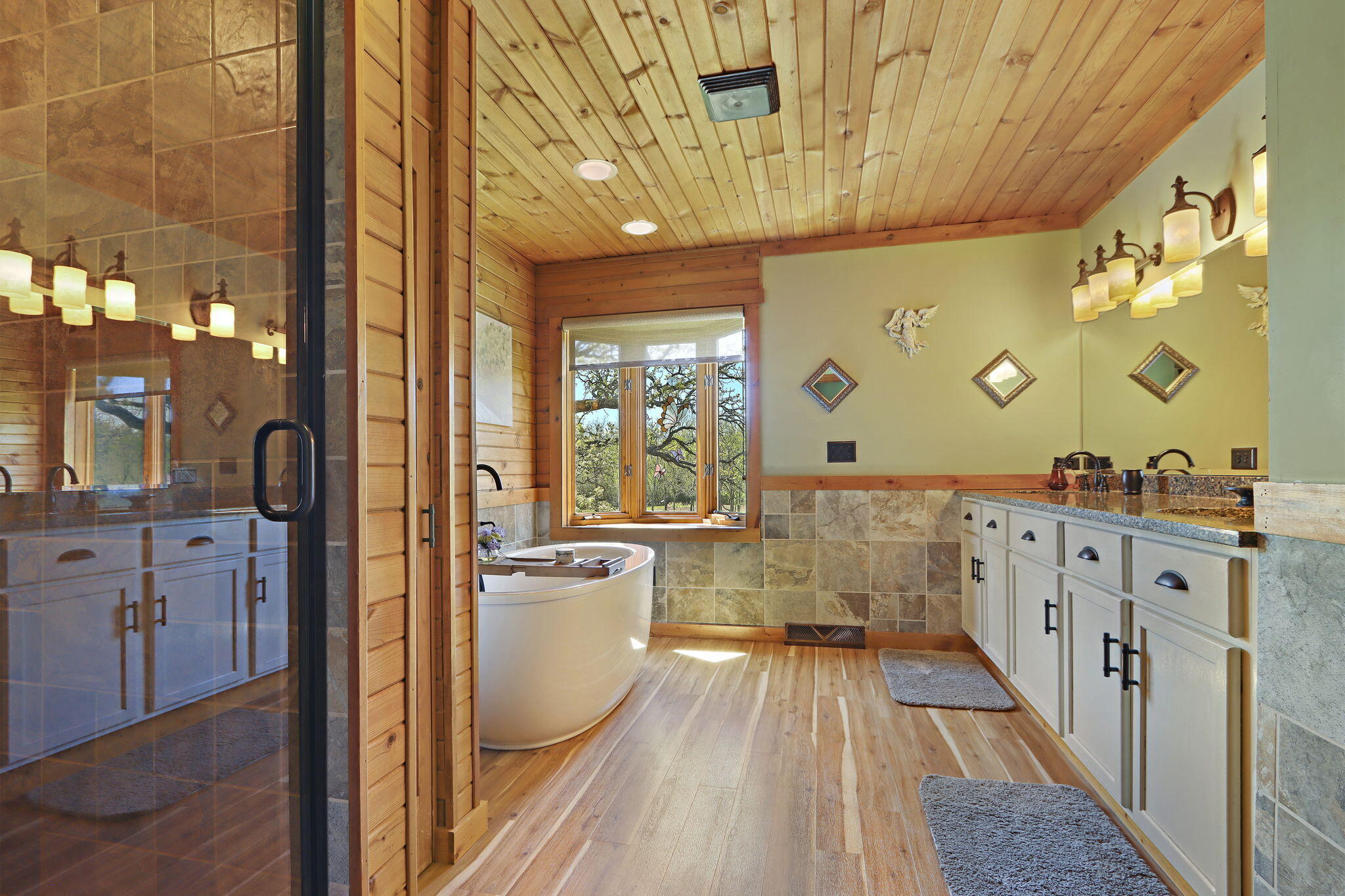 Burlington, Wisconsin, 53105, United States, 5 Bedrooms Bedrooms, ,5 BathroomsBathrooms,Residential,Active,2052088