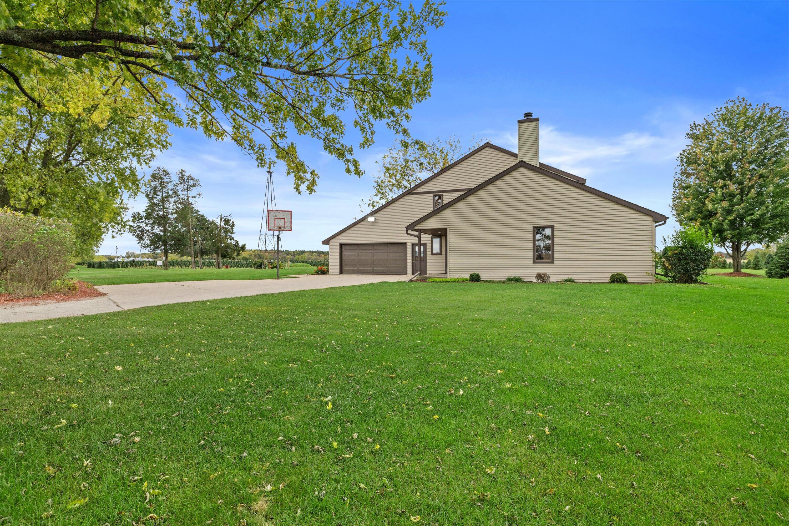 East Troy, Wisconsin, 53120, United States, 4 Bedrooms Bedrooms, ,3 BathroomsBathrooms,Residential,Active,1969679