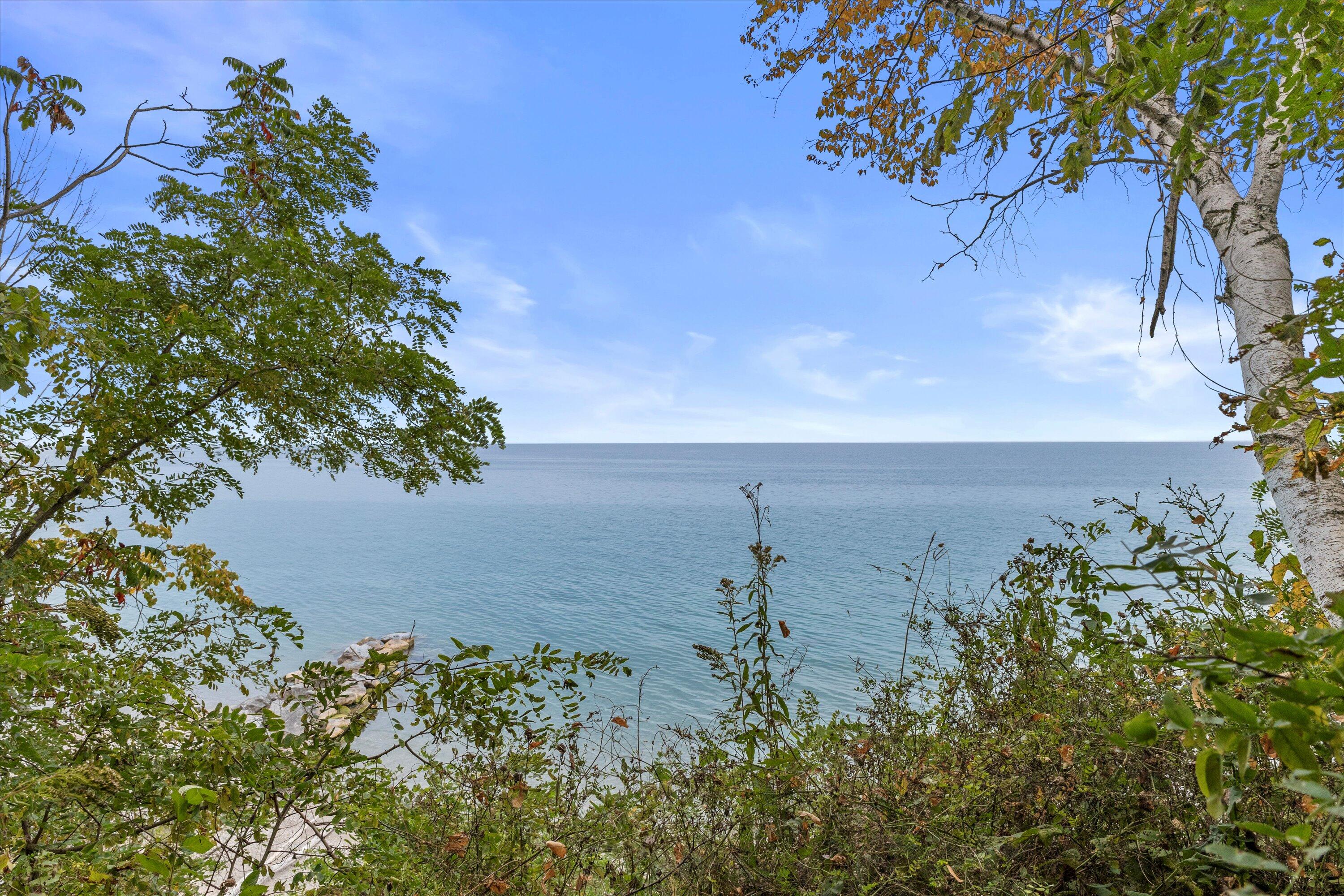 Racine, Wisconsin, 53402, United States, 3 Bedrooms Bedrooms, ,2 BathroomsBathrooms,Residential,Active,1985849