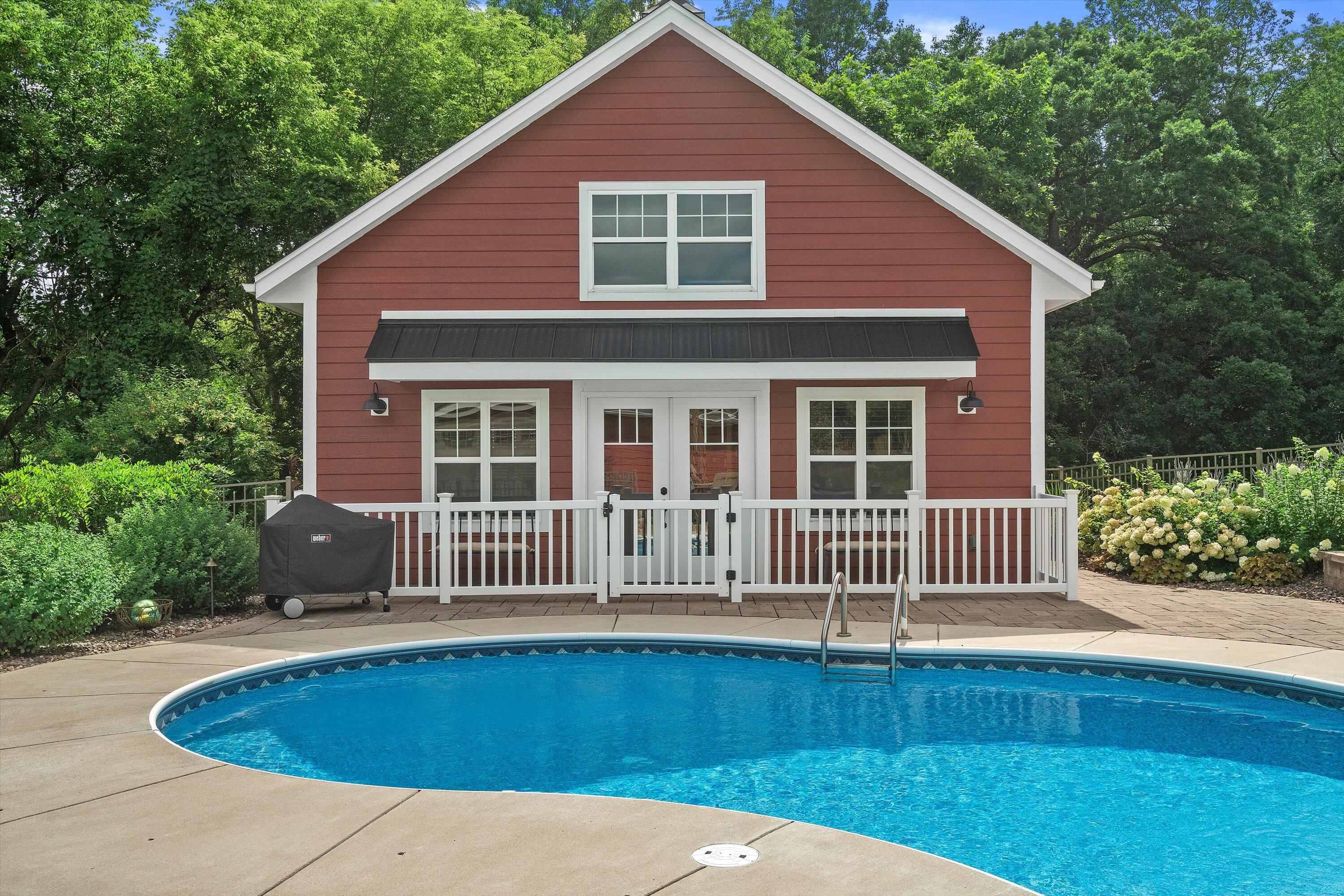 Delafield, Wisconsin, 53018, United States, 3 Bedrooms Bedrooms, ,3 BathroomsBathrooms,Residential,Pending,1936457