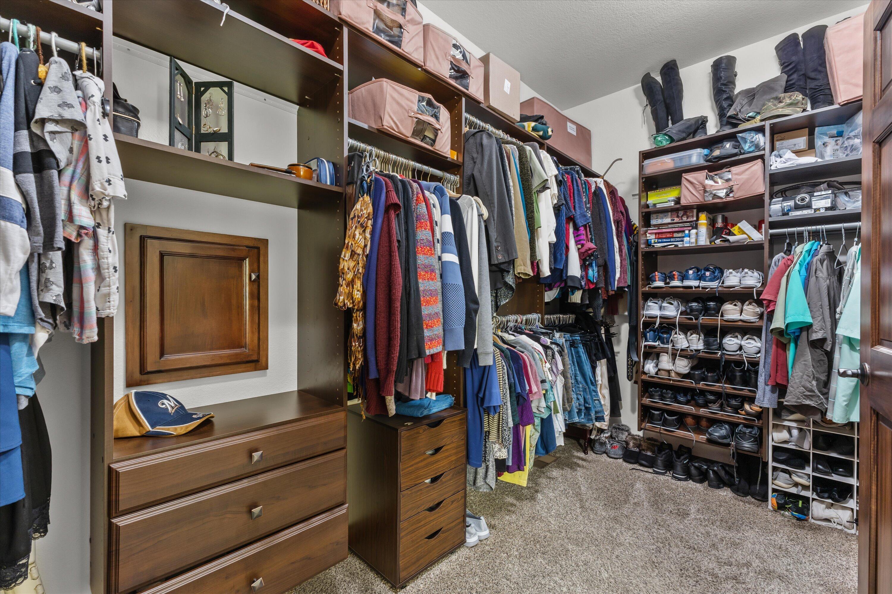 Exquisite 2,800 sq. ft. custom ranch in desirable Rogers Glen! This st – image 25