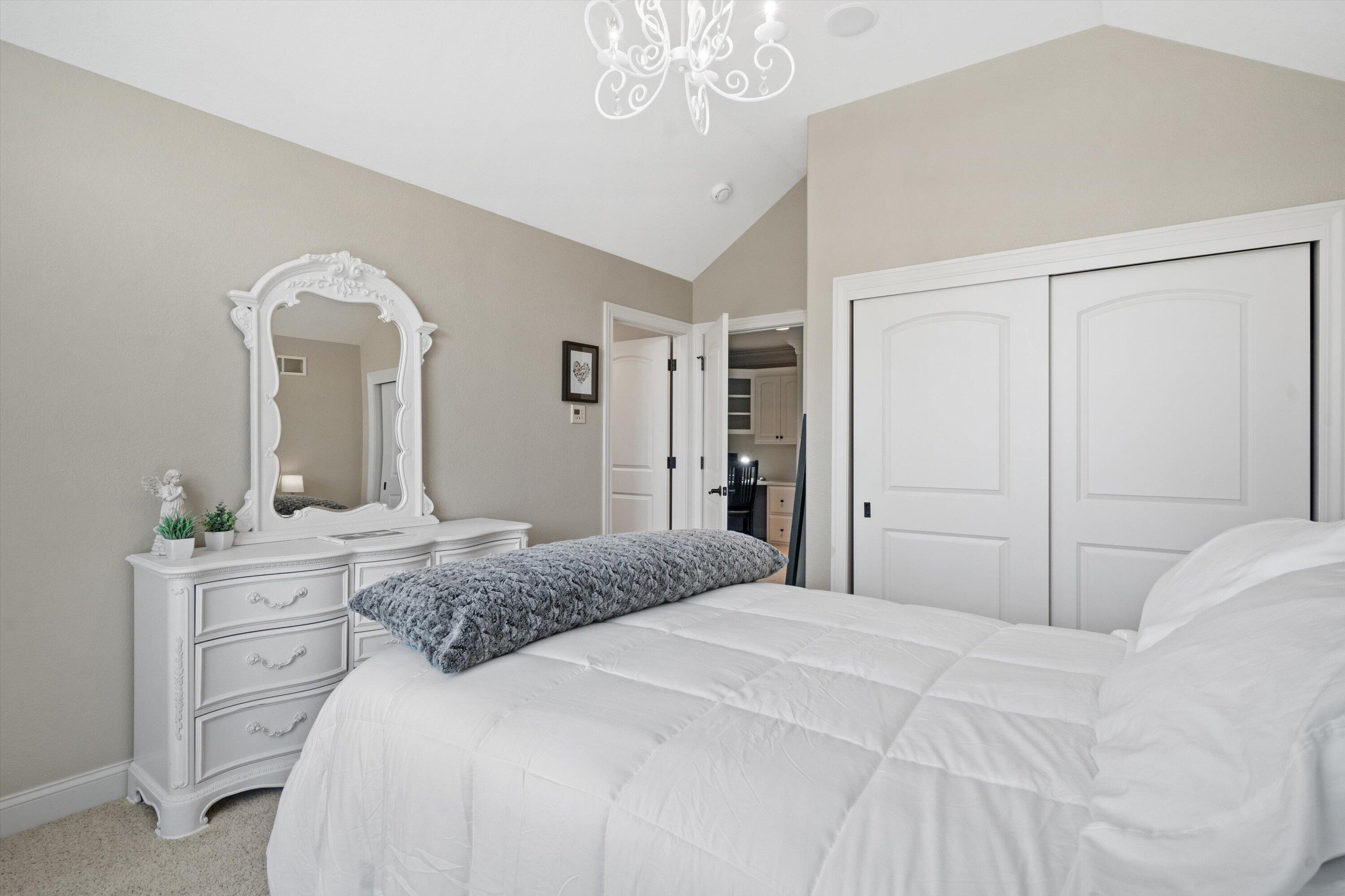 New Berlin, Wisconsin, 53151, United States, 5 Bedrooms Bedrooms, ,5 BathroomsBathrooms,Residential,Pending,2045553