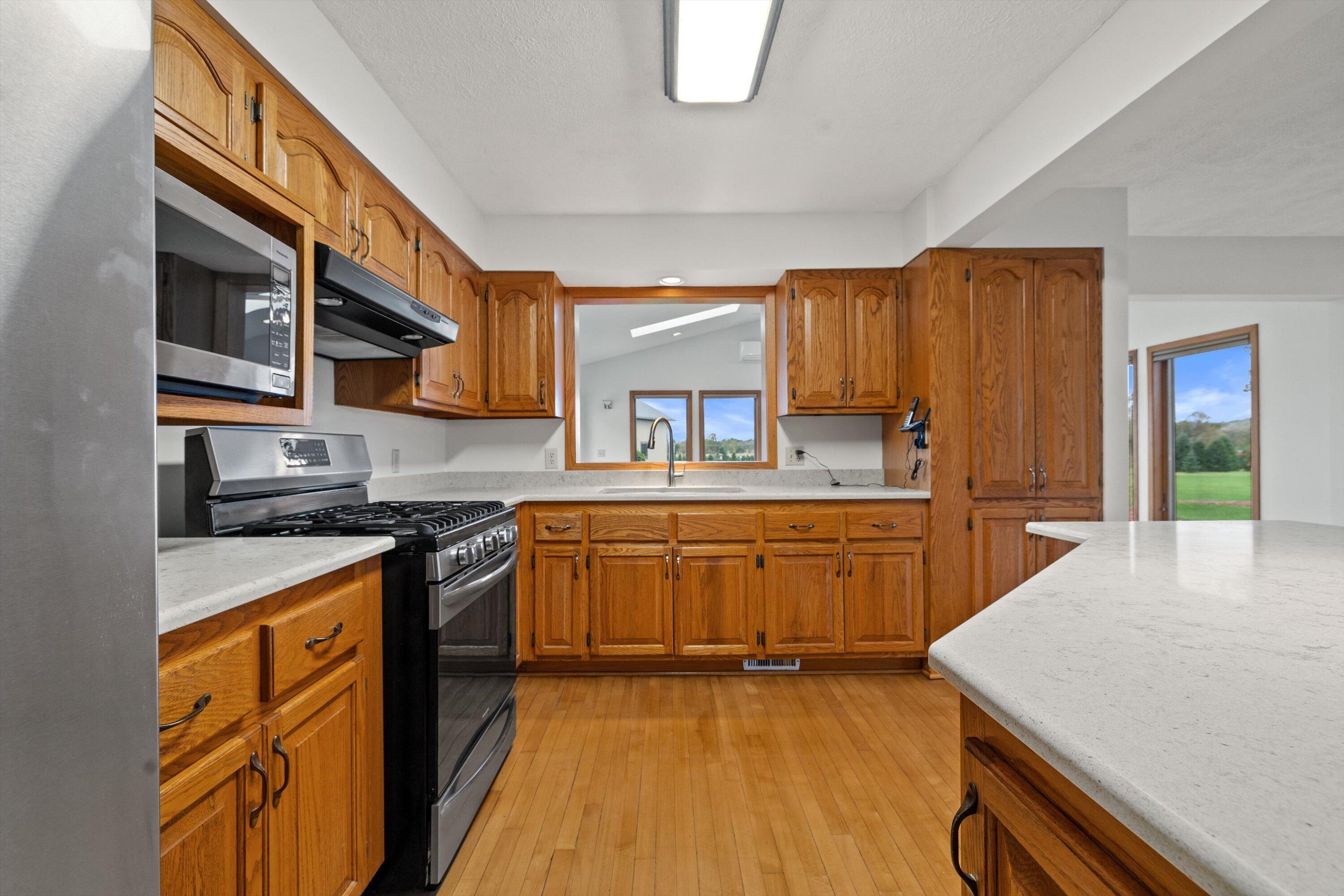 East Troy, Wisconsin, 53120, United States, 4 Bedrooms Bedrooms, ,3 BathroomsBathrooms,Residential,Active,1969679