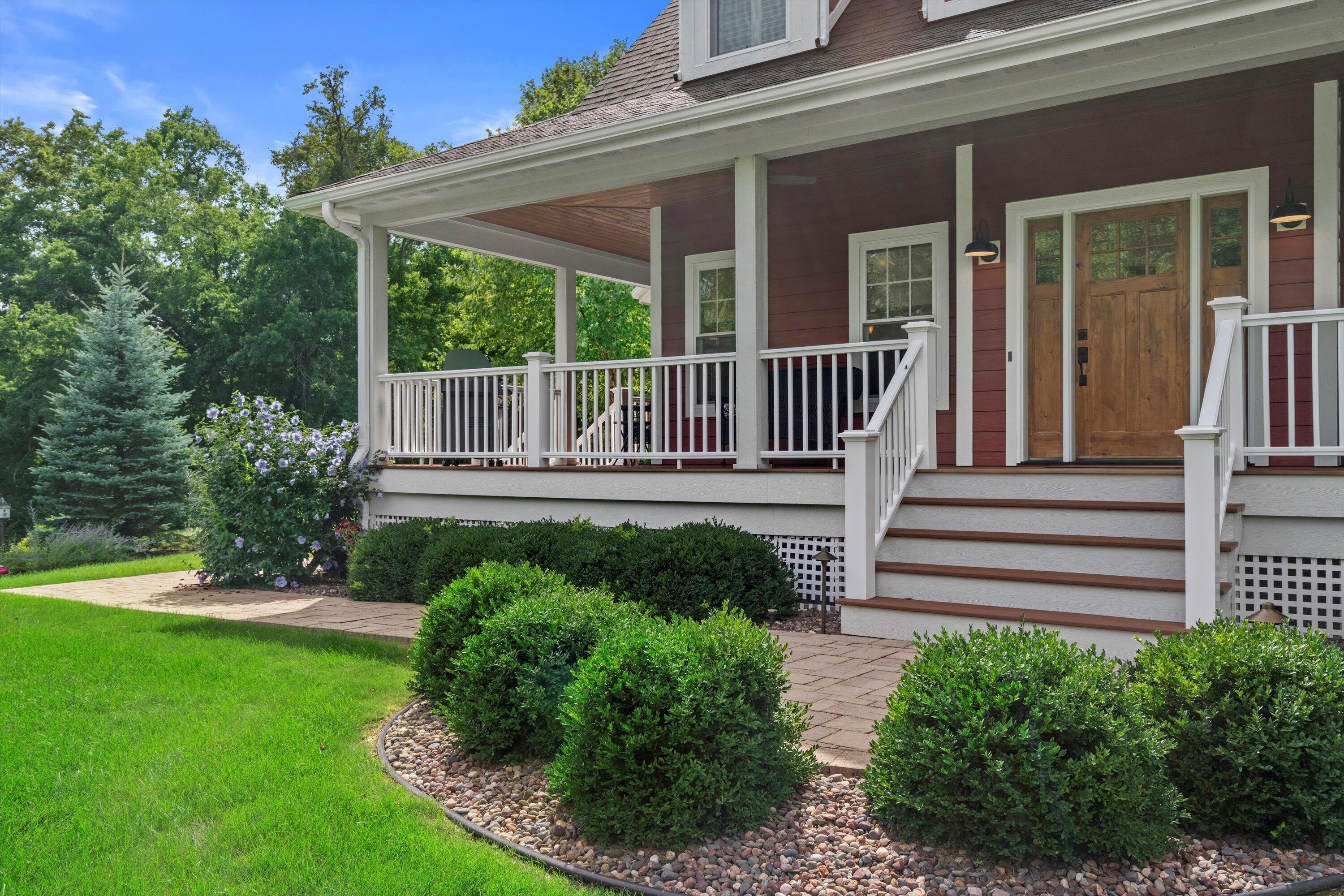 Delafield, Wisconsin, 53018, United States, 3 Bedrooms Bedrooms, ,3 BathroomsBathrooms,Residential,Pending,1936457
