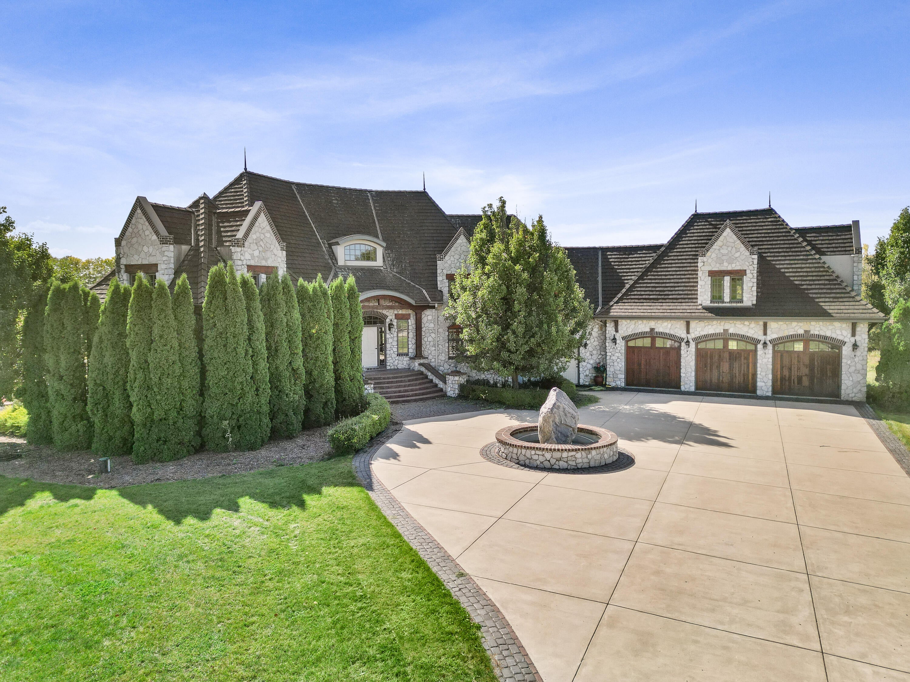 Watertown, Wisconsin, 53098, United States, ,5 BathroomsBathrooms,Residential,Active,1808170