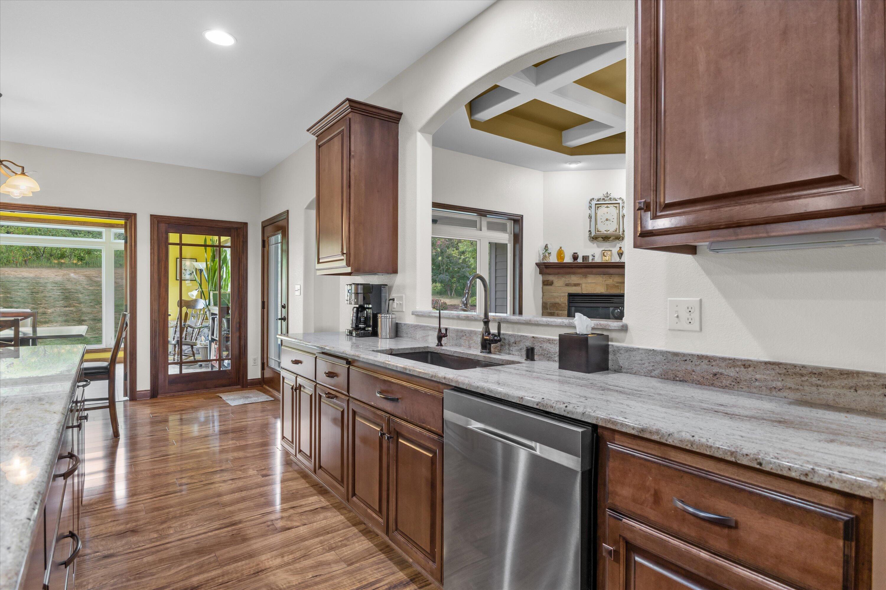Exquisite 2,800 sq. ft. custom ranch in desirable Rogers Glen! This st – image 11