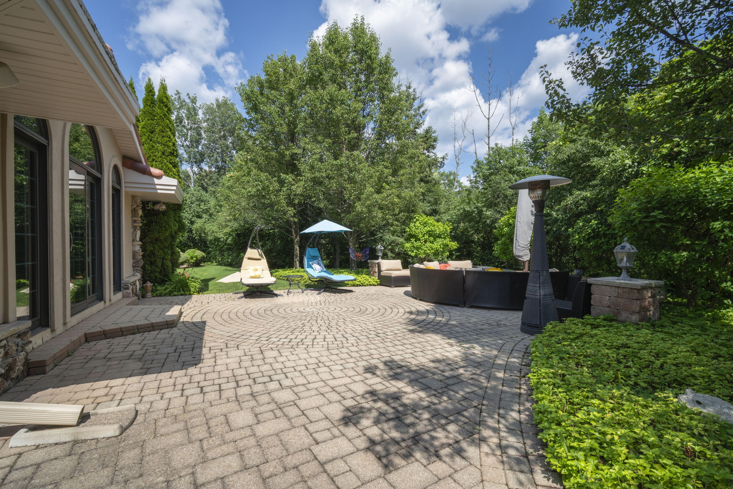 River Hills, Wisconsin, 53217, United States, 5 Bedrooms Bedrooms, ,7 BathroomsBathrooms,Residential,Active,1892391