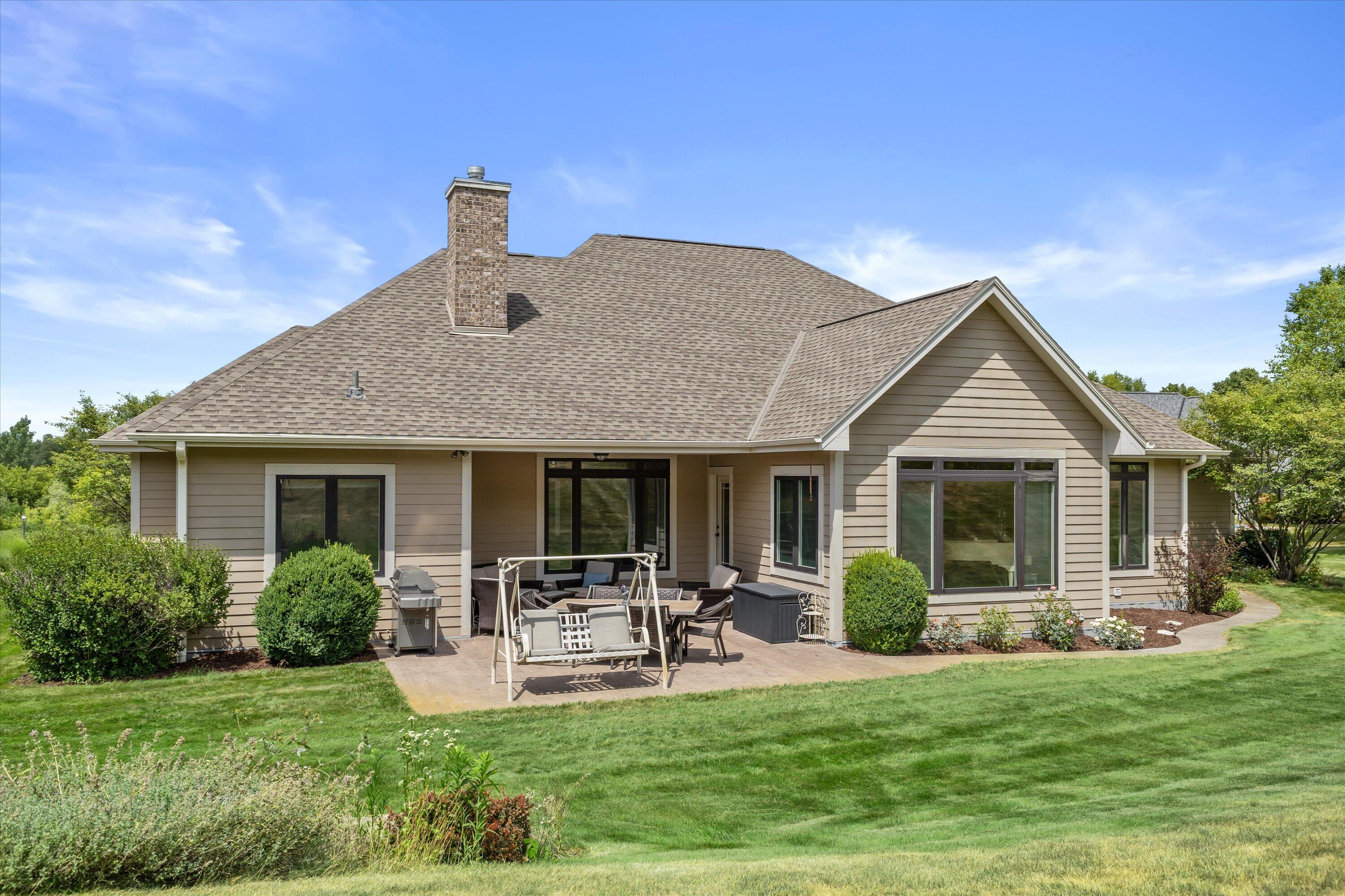 Exquisite 2,800 sq. ft. custom ranch in desirable Rogers Glen! This st – image 40