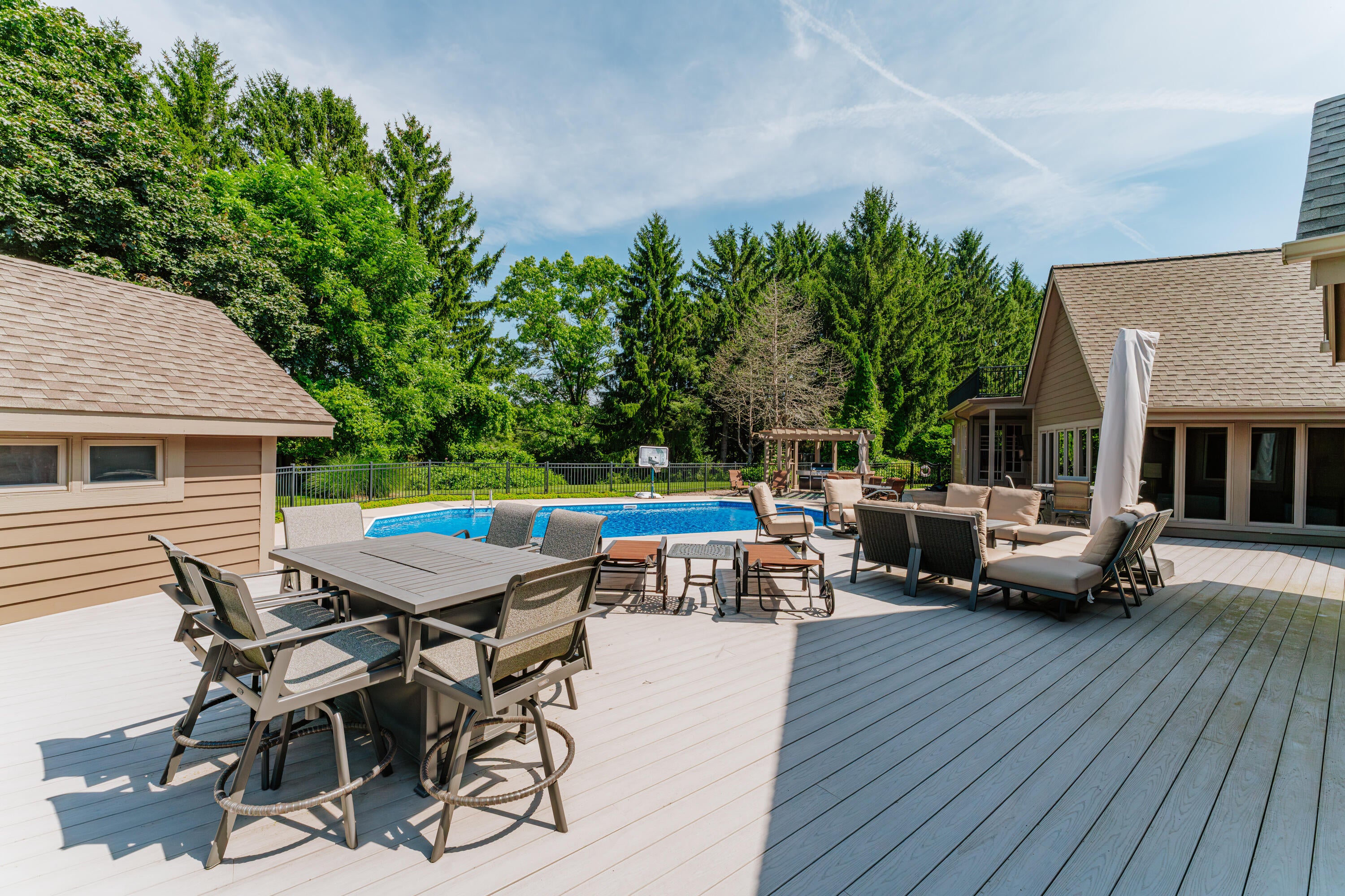 Dousman, Wisconsin, 53118, United States, 5 Bedrooms Bedrooms, ,6 BathroomsBathrooms,Residential,Active,2015850