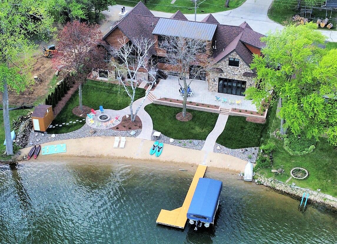 Bristol, Wisconsin, 53104, United States, 4 Bedrooms Bedrooms, ,5 BathroomsBathrooms,Residential,Active,1936625