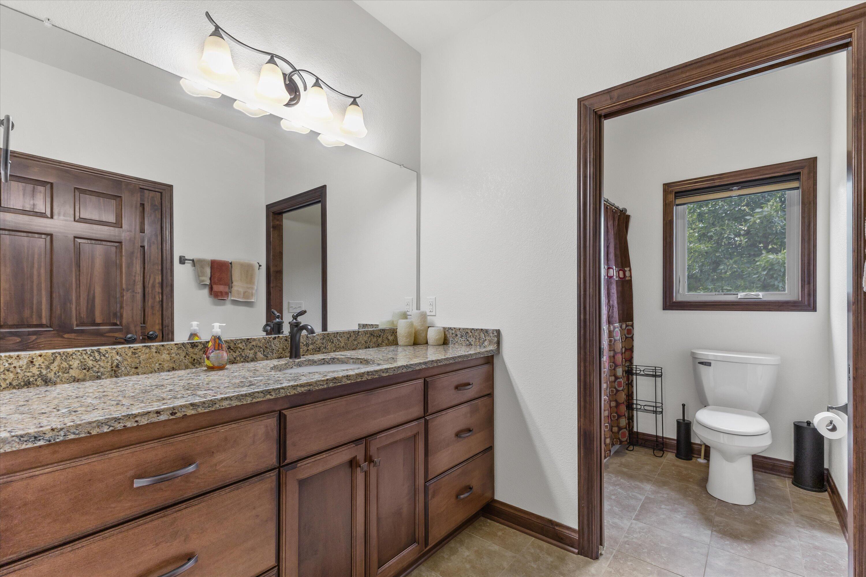 Exquisite 2,800 sq. ft. custom ranch in desirable Rogers Glen! This st – image 21