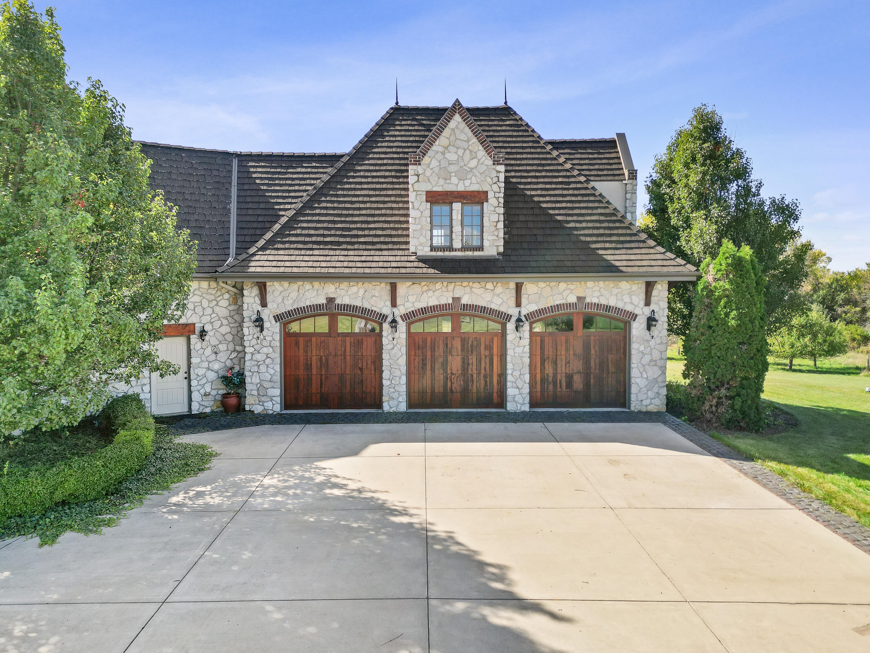 Watertown, Wisconsin, 53098, United States, ,5 BathroomsBathrooms,Residential,Active,1808170