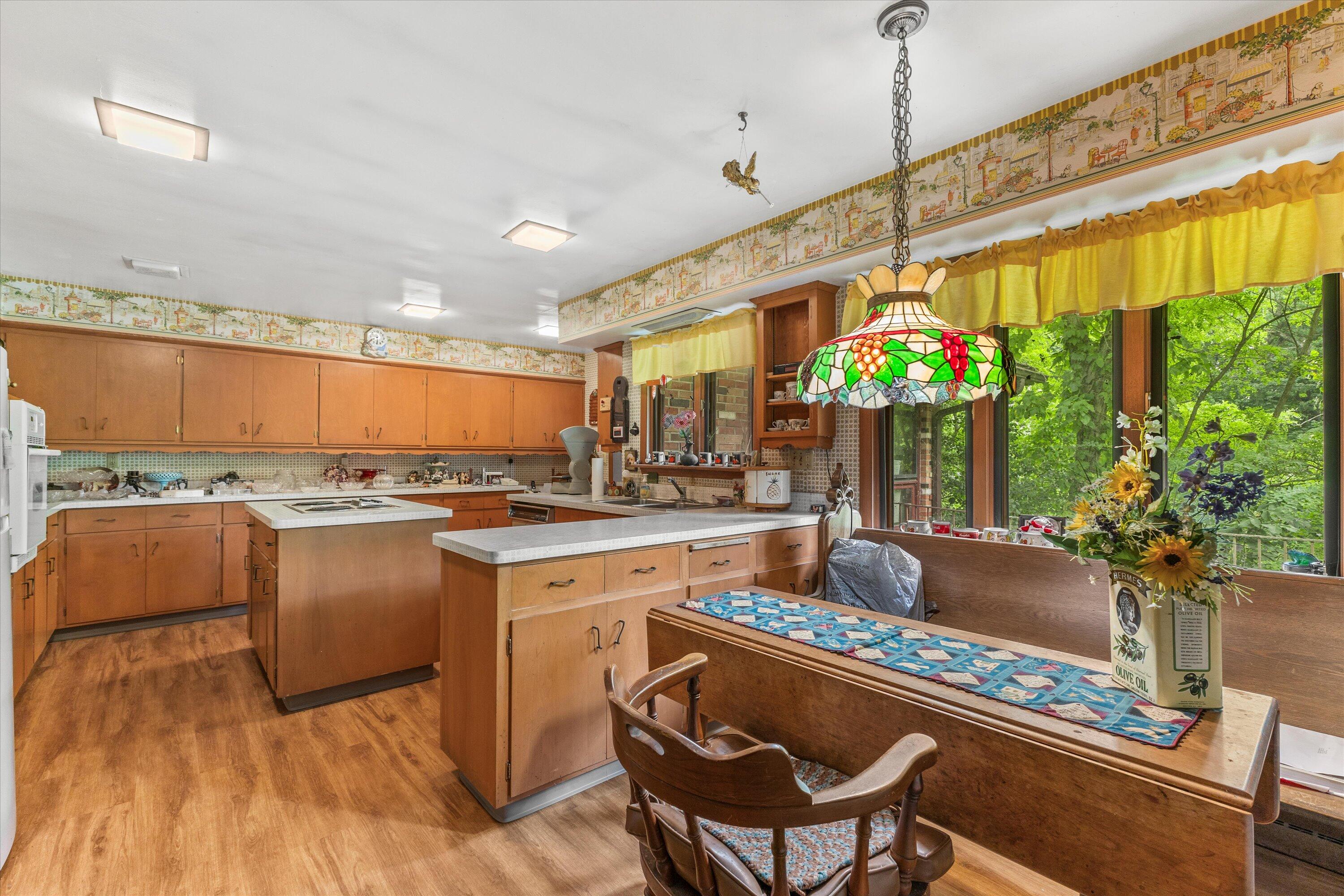 Racine, Wisconsin, 53402, United States, 3 Bedrooms Bedrooms, ,2 BathroomsBathrooms,Residential,Active,1985849